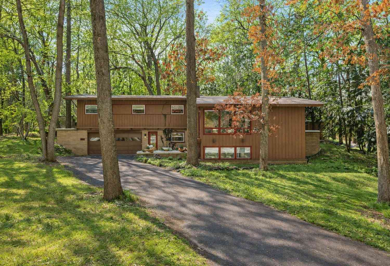 Homes For Sale - 2146 Treehaven Drive<br/> Kalamazoo, MI 49008