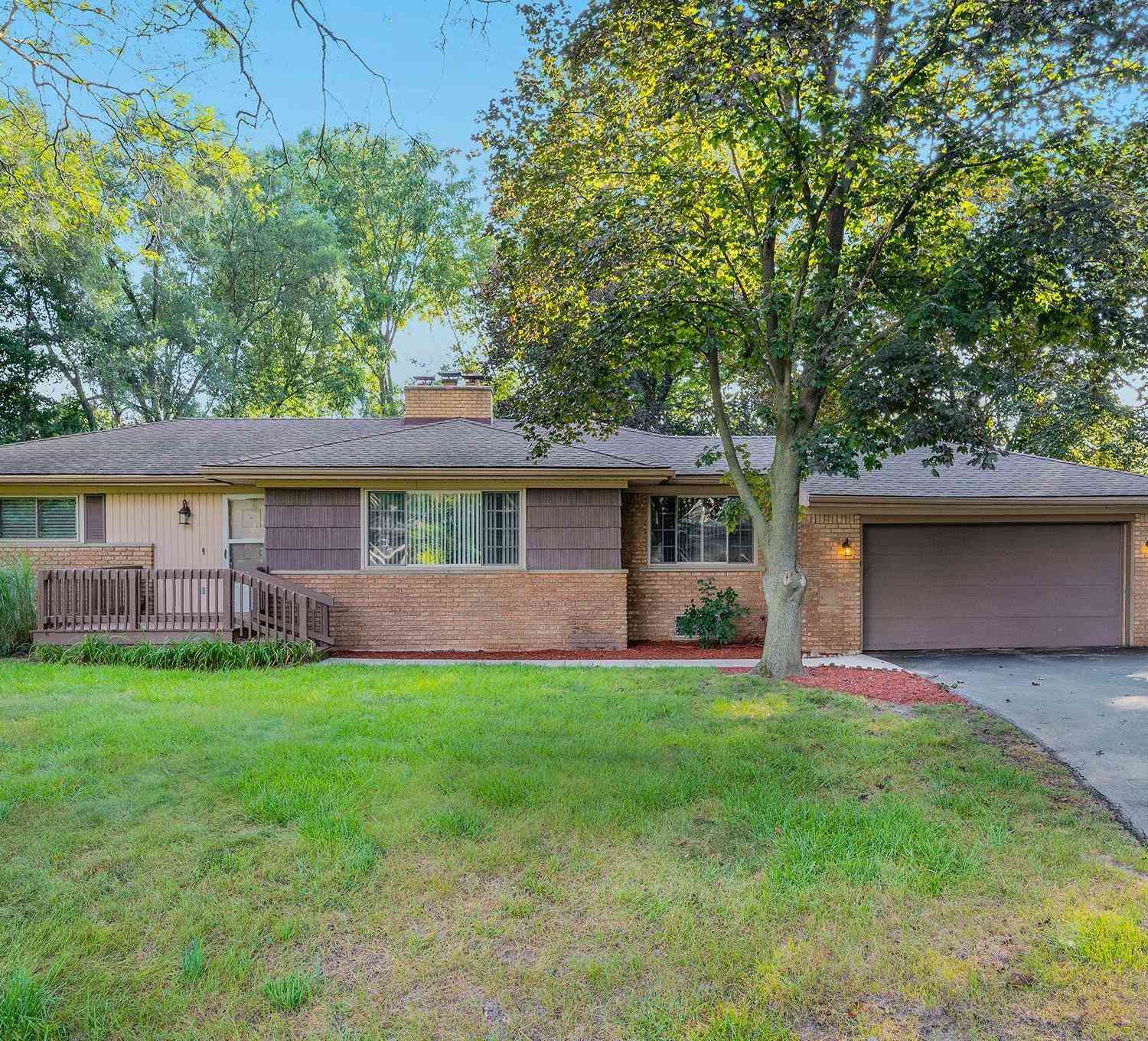 Homes For Rent - 24447 Bloomington Court<br/> Franklin, MI 48025