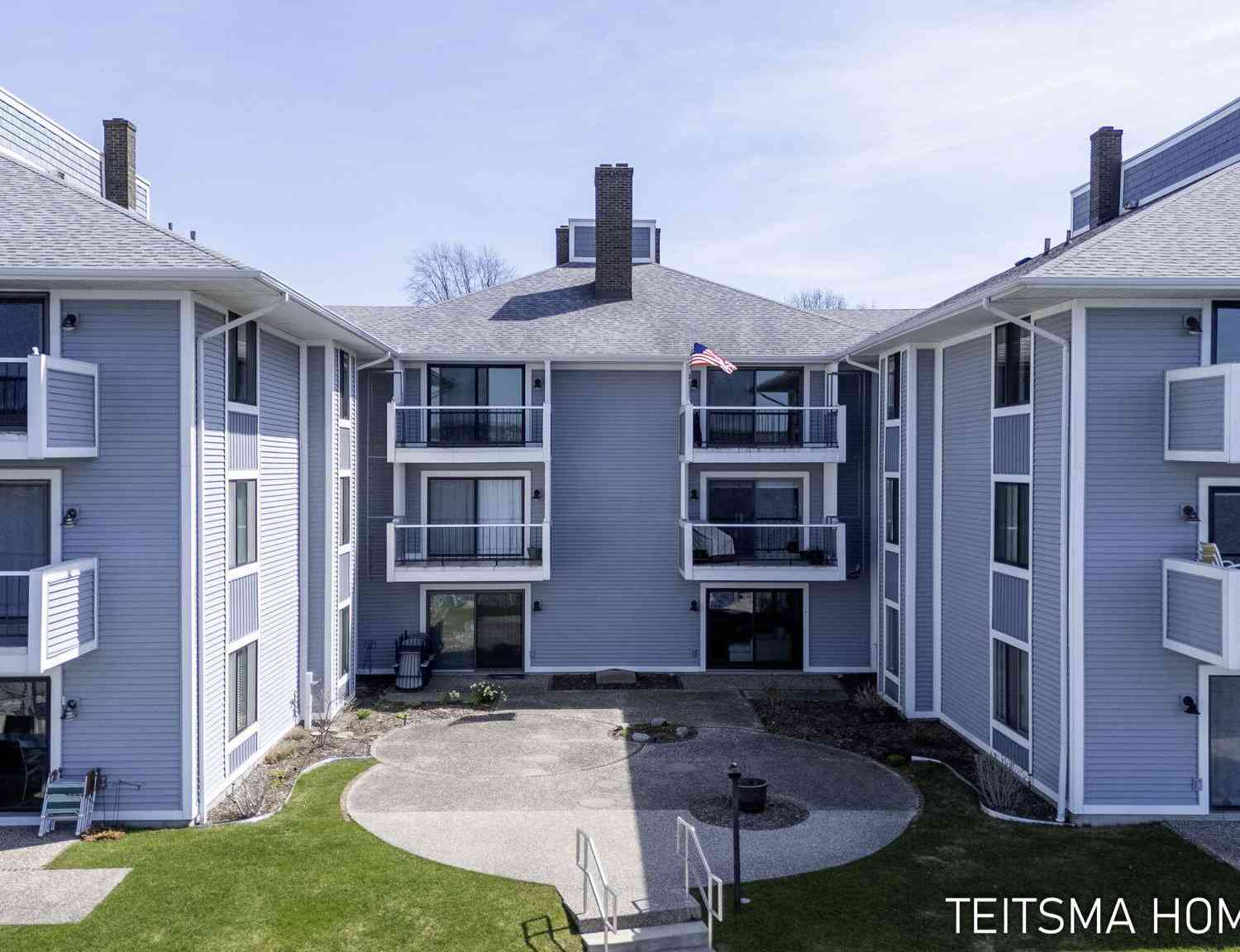 Condo For Sale - 400 Lakeview Court #25D<br/> Spring Lake, MI 49456