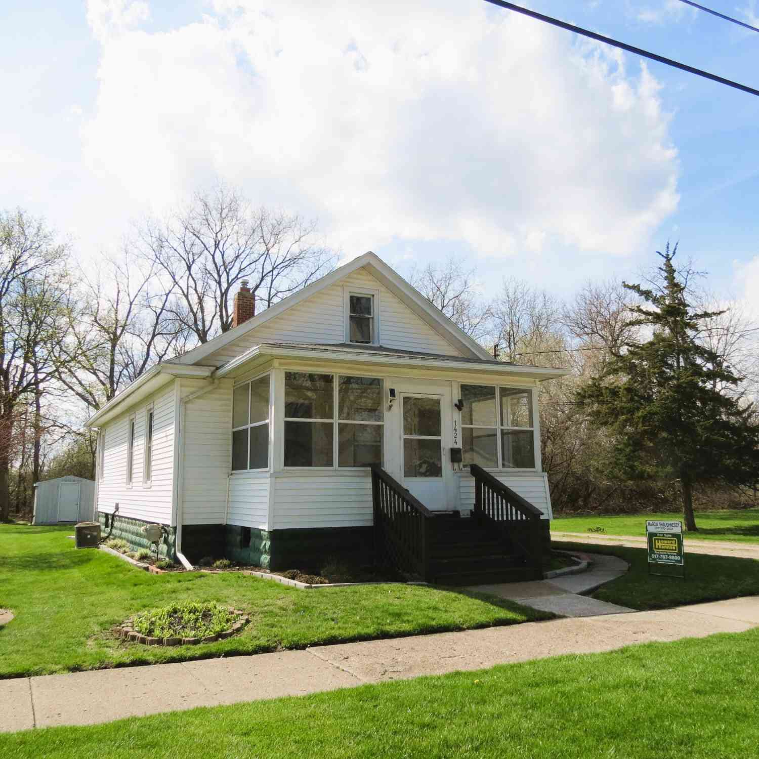 Homes For Sale - 1424 Locust Street<br/> Jackson, MI 49203