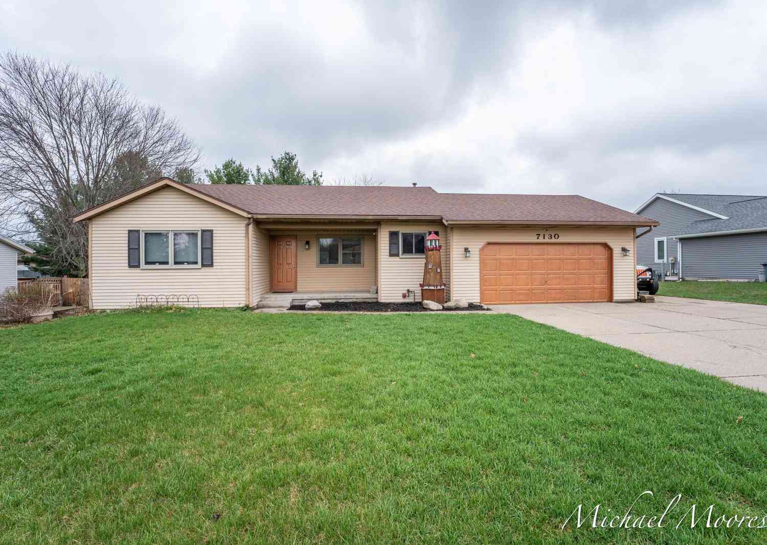 Homes For Sale - 7130 28th Avenue<br/> Hudsonville, MI 49426