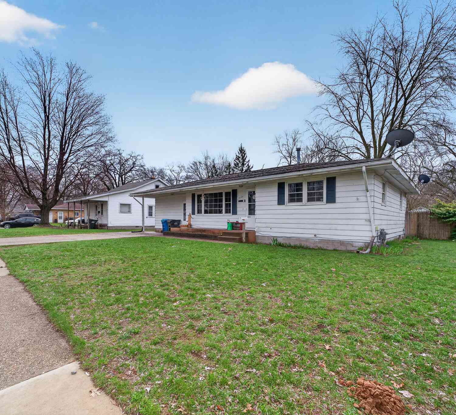 Homes For Sale - 1277 Francis Avenue<br/> Muskegon, MI 49442