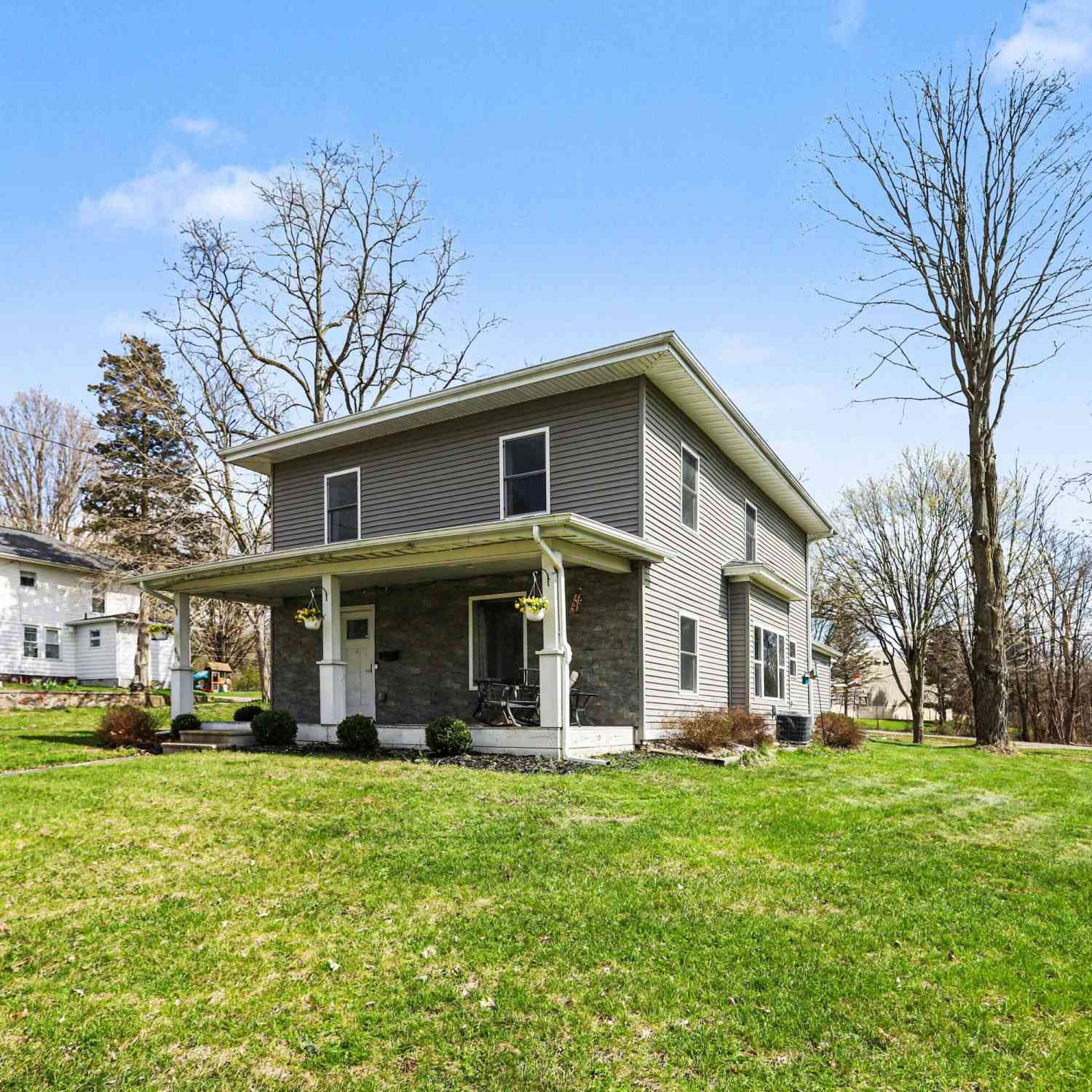 Homes For Sale - 454 E Chicago Street<br/> Jonesville, MI 49250