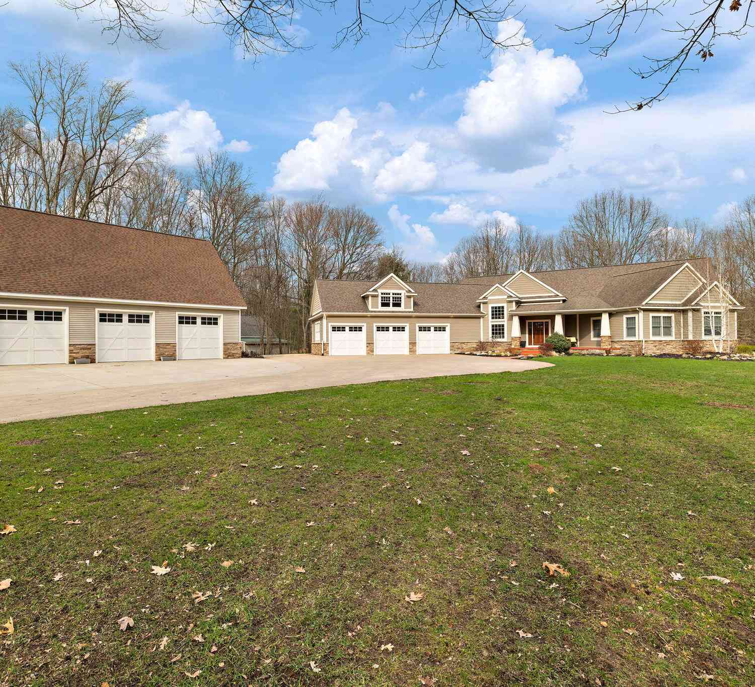 Homes For Sale - 13090 Woodhaven Drive<br/> Grand Haven, MI 49417