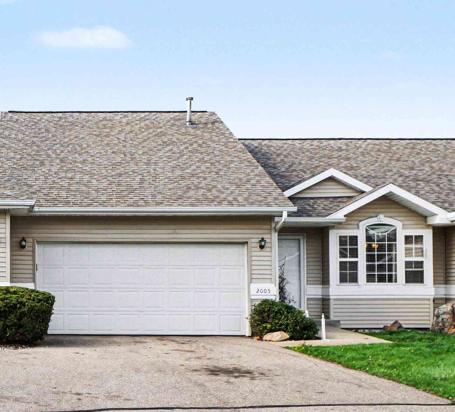Condo For Sale - 2005 Quail Cove Drive<br/> Kalamazoo, MI 49009