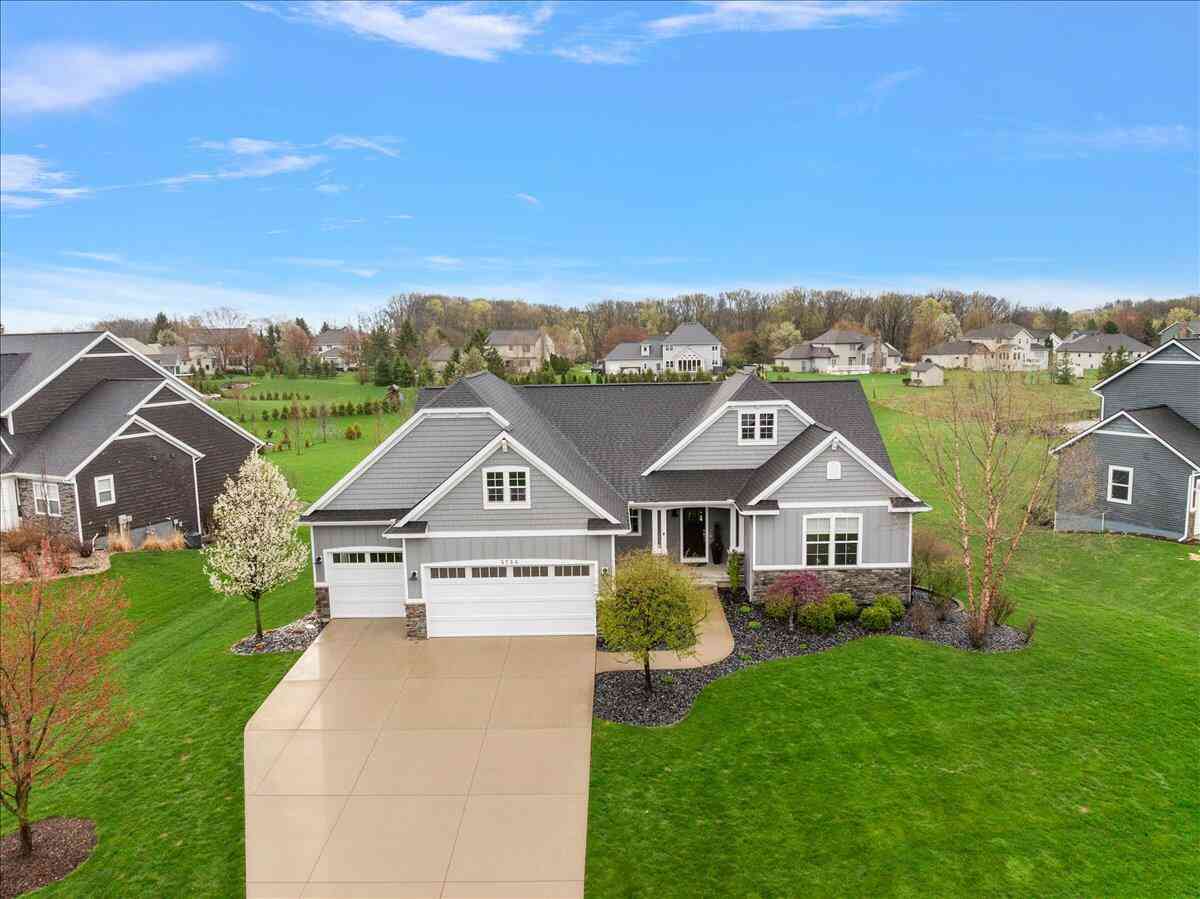 Homes For Sale - 5734 Stonebridge Drive<br/> Ottawa County, Grandville, MI 49418