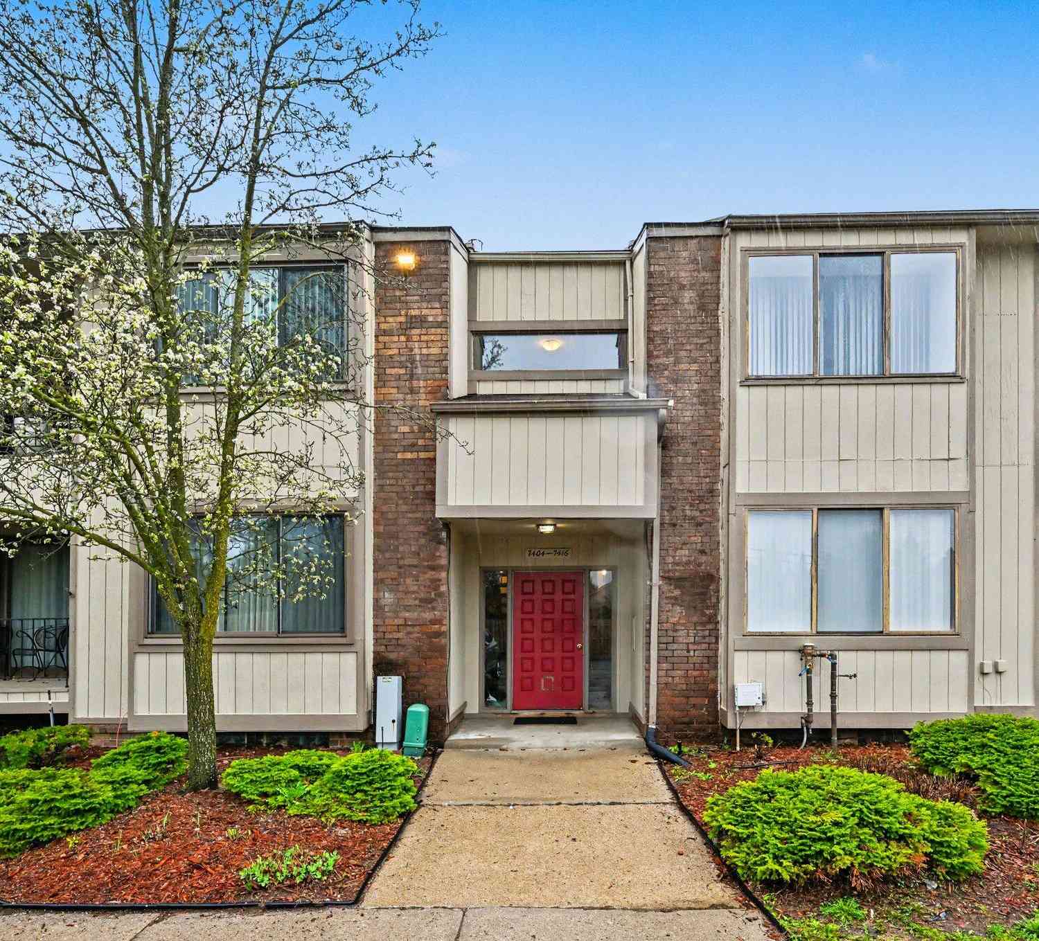 Condo For Sale - 7408 Vassar Drive #B<br/> West Bloomfield, MI 48322