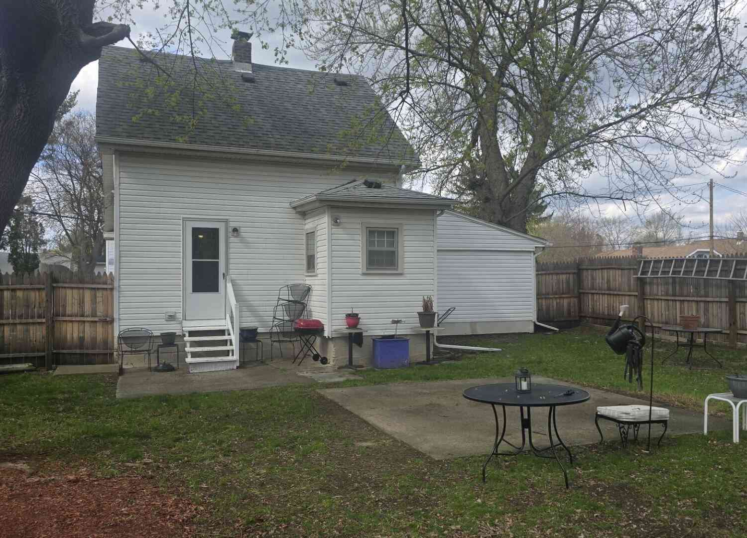 Homes For Sale - 147 W Addison Street<br/> Jackson, MI 49203