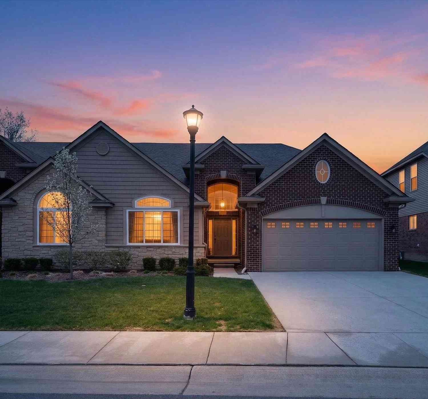 Condo For Sale - 30295 Berghway Trail<br/> Warren, MI 48092