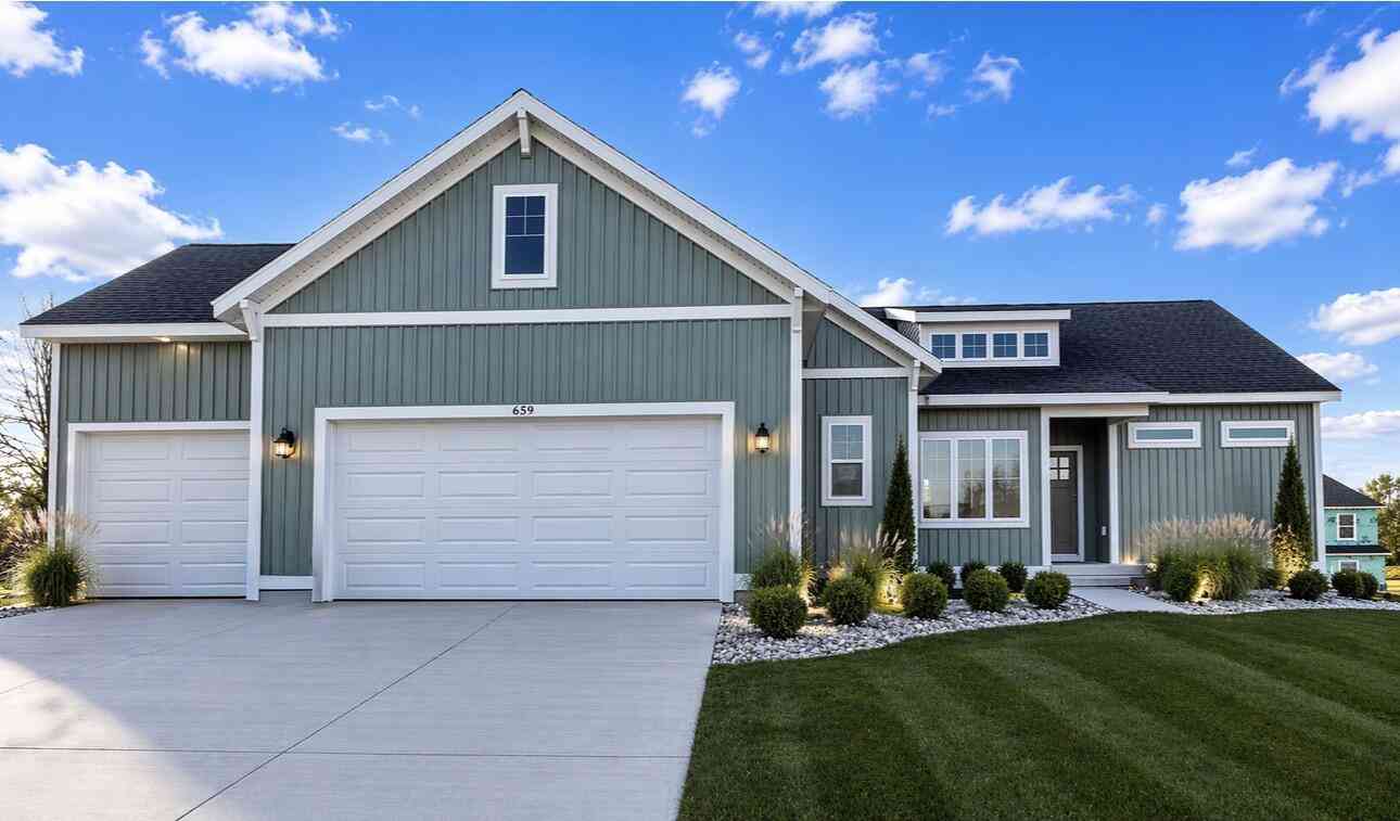 Homes For Sale - 659 Waterford Village Drive<br/> Grand Rapids, MI 49534
