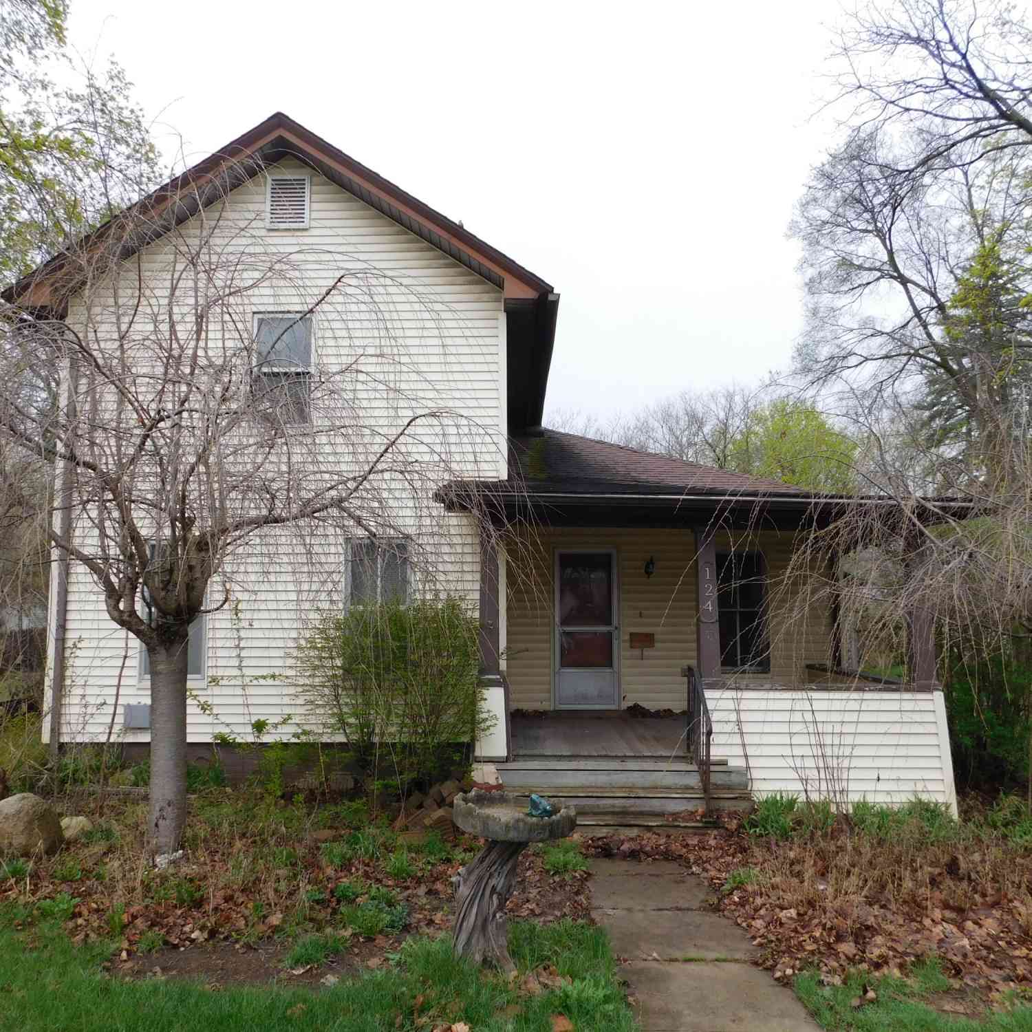 Homes For Sale - 124 S Chipman Street<br/> Owosso, MI 48867