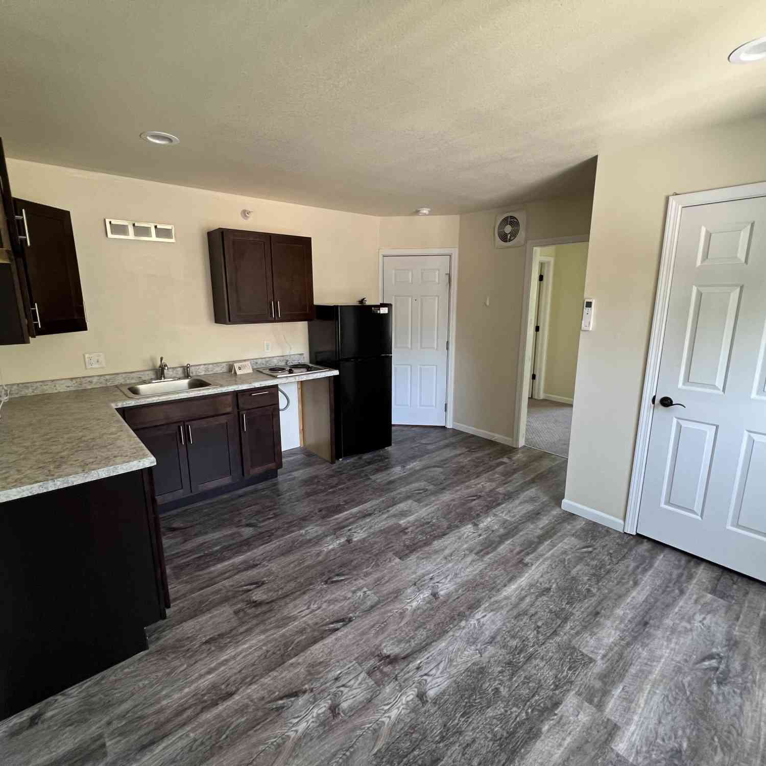 Apartment For Rent - 525 Sprague Avenue #4<br/> Kalamazoo County, Kalamazoo, MI 49006