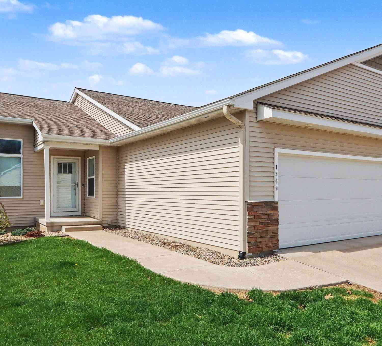 Condo For Sale - 1369 S Village Circle<br/> Kalamazoo, MI 49009