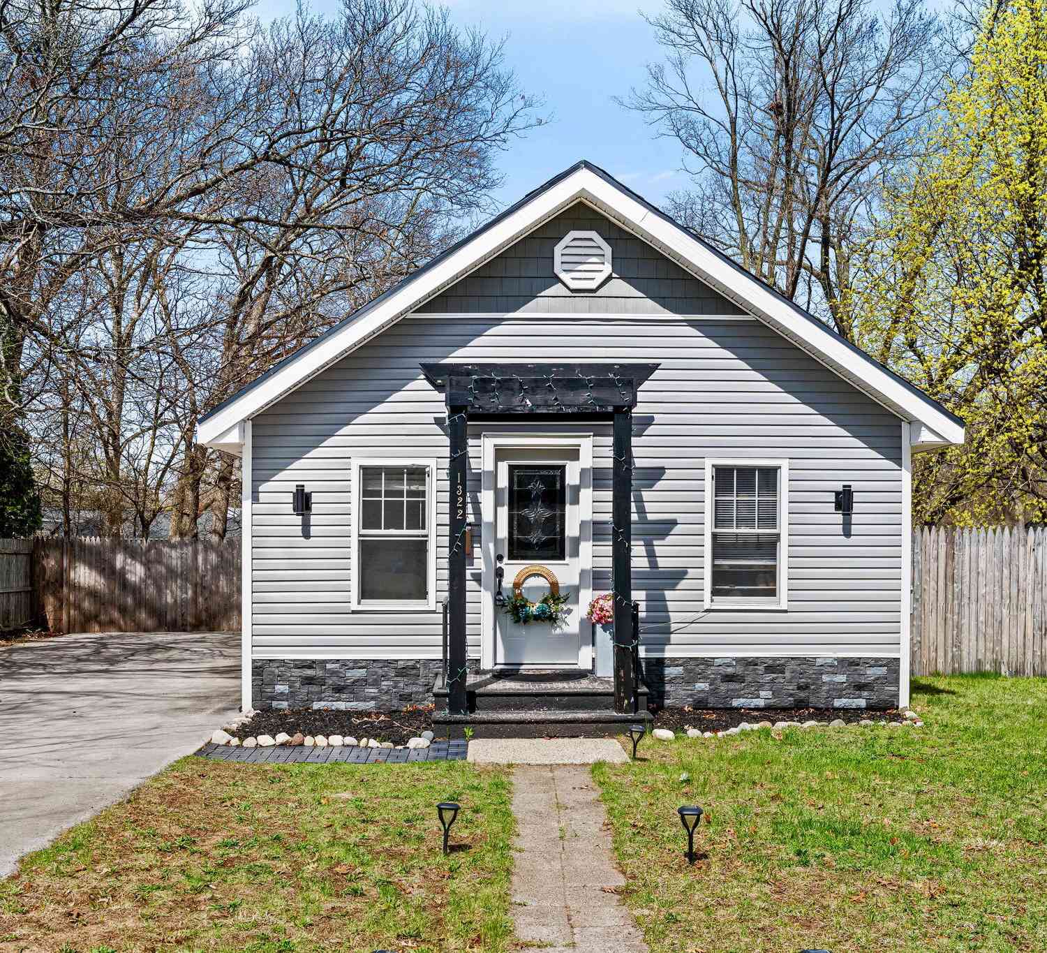Homes For Sale - 1322 Leonard Avenue<br/> Muskegon, MI 49442