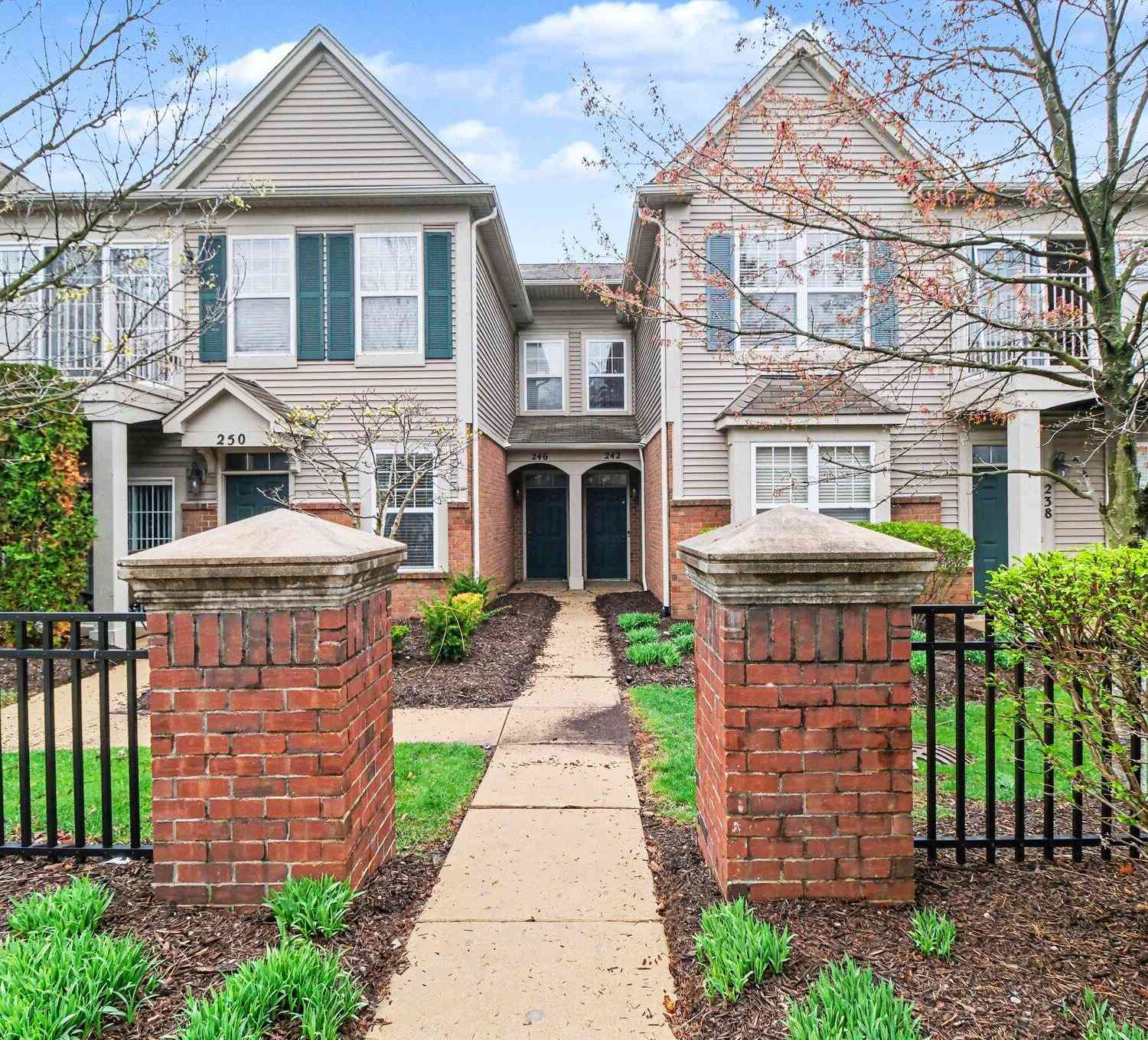 Condo For Sale - 242 N Wixom Road<br/> Wixom, MI 48393