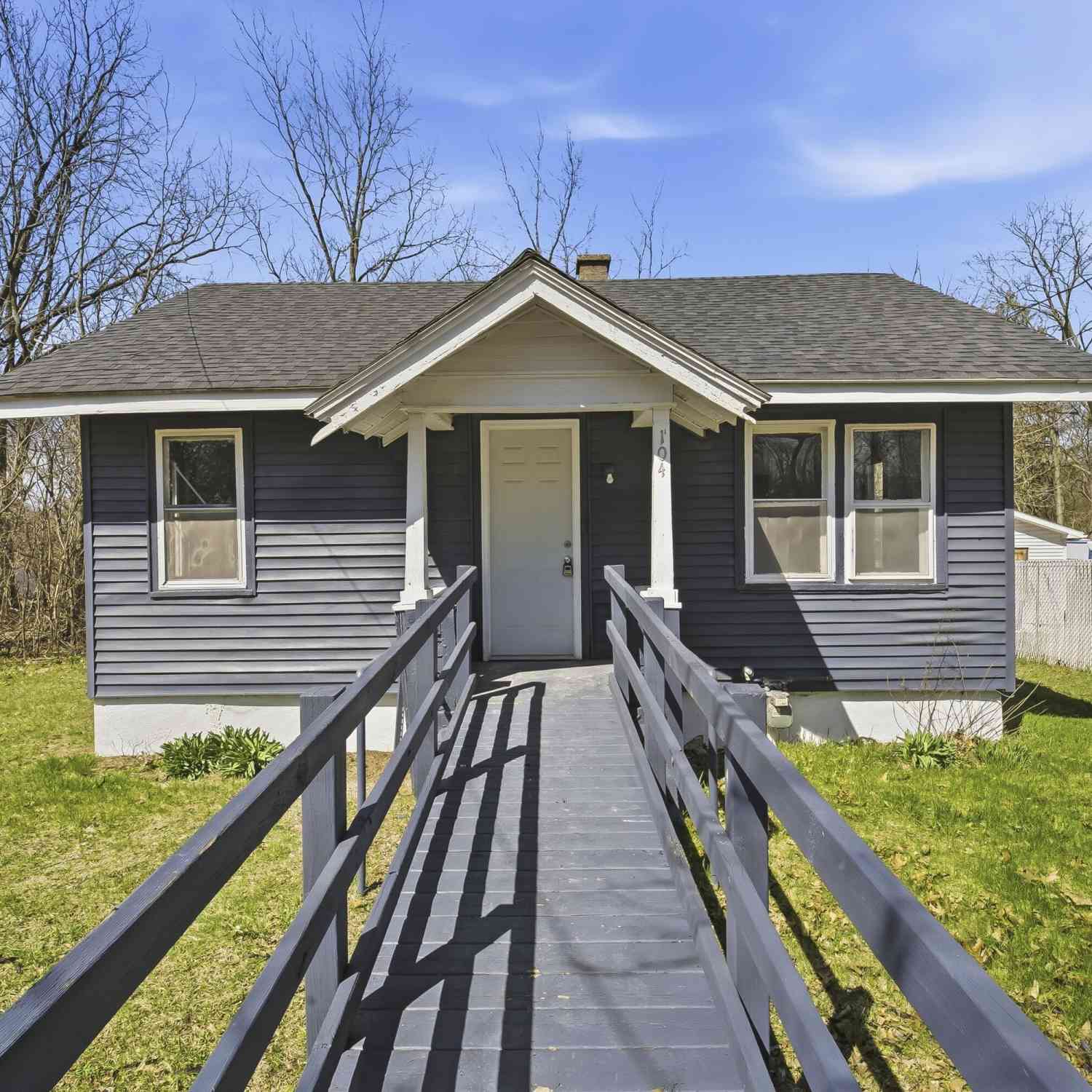 Homes For Sale - 104 W Roosevelt Avenue<br/> Battle Creek, MI 49037