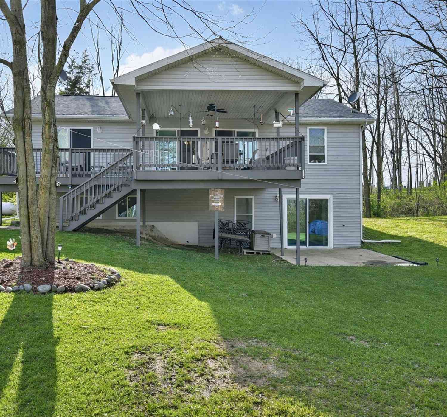 Homes For Sale - 14165 Crampton Road<br/> Hillsdale County, Camden, MI 49232