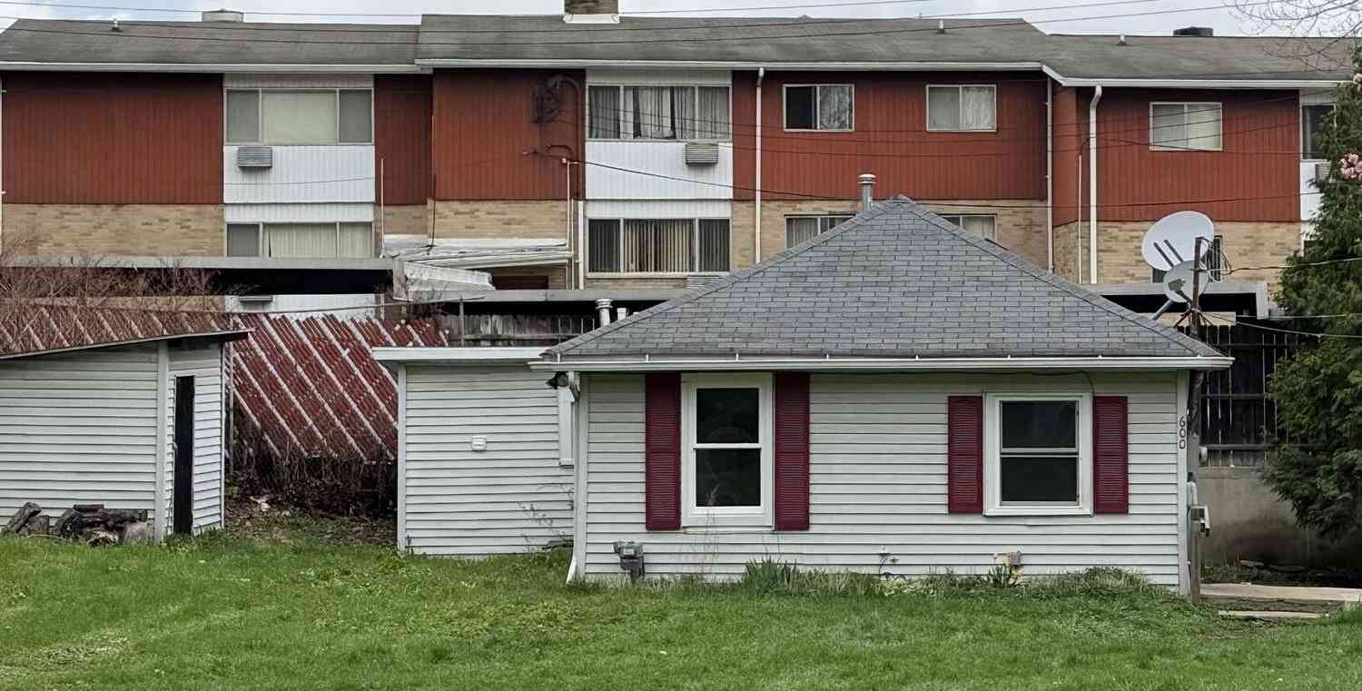 Homes For Sale - 600 W Hodge Avenue<br/> Lansing, MI 48910