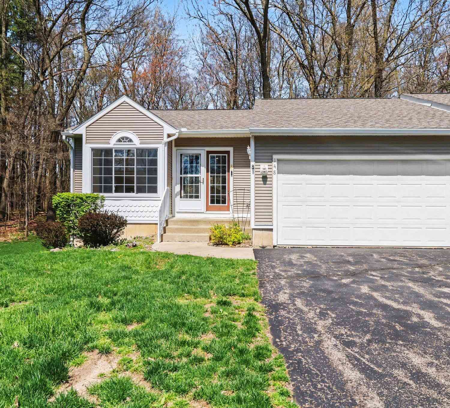 Condo For Sale - 148 Bridgewood Drive<br/> Battle Creek, MI 49015
