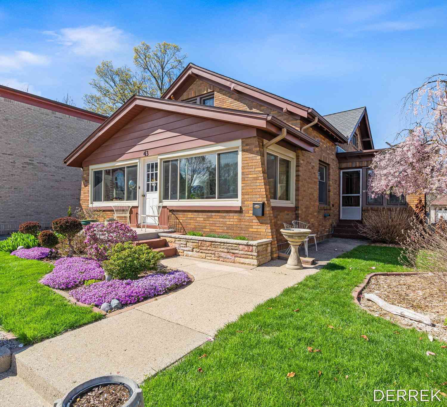 Homes For Sale - 43 E Main Avenue<br/> Zeeland, MI 49464