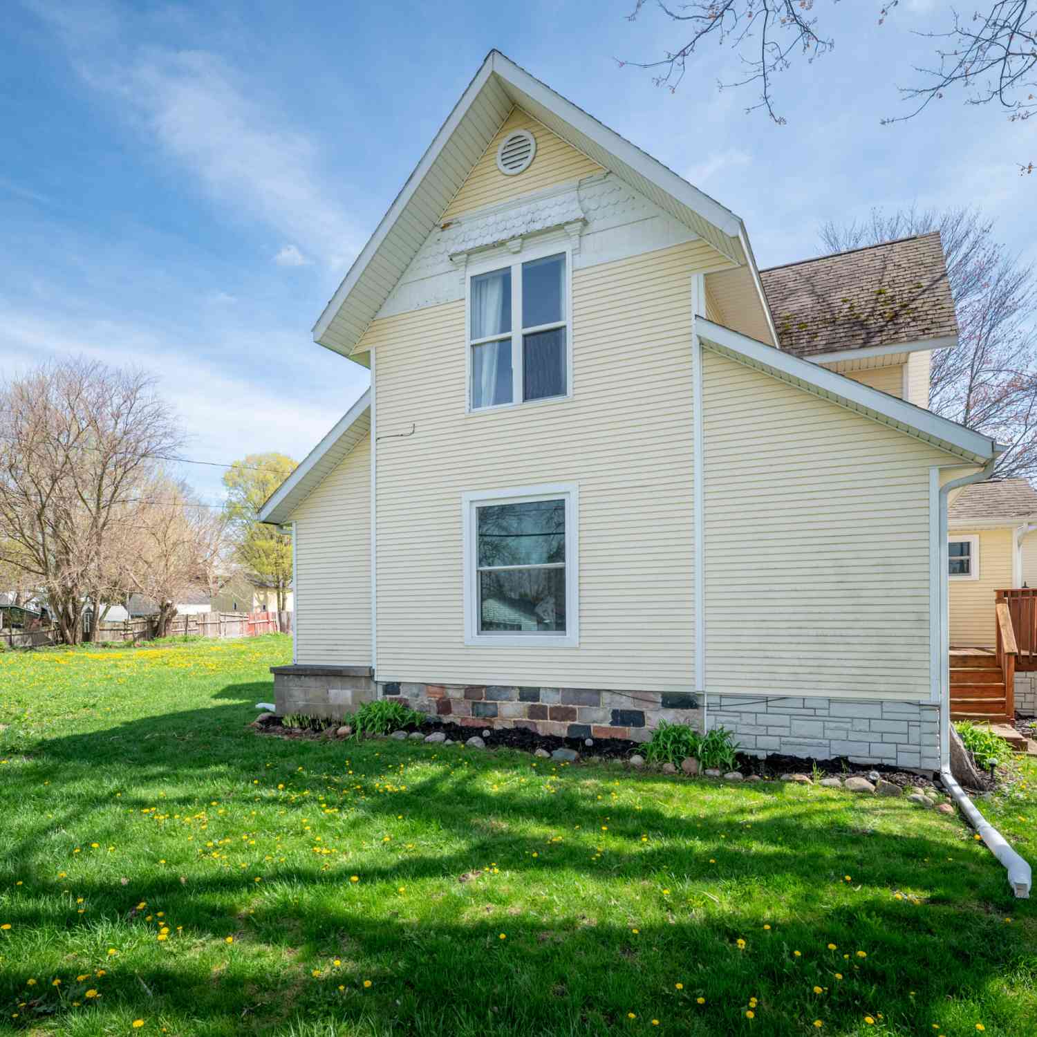 Homes For Sale - 107 N Union Street<br/> Hillsdale County, Reading, MI 49274