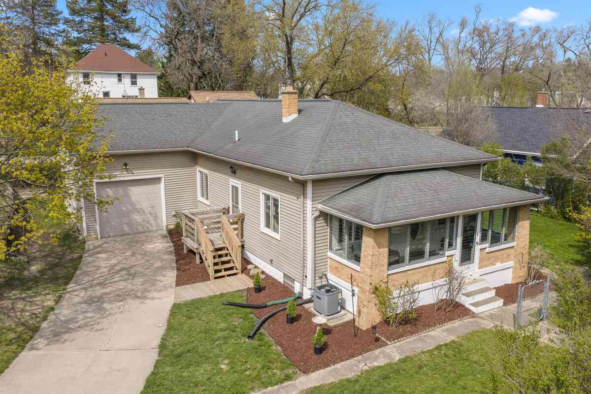 Homes For Sale - 1635 Mcdonald Street<br/> Grand Rapids, MI 49504