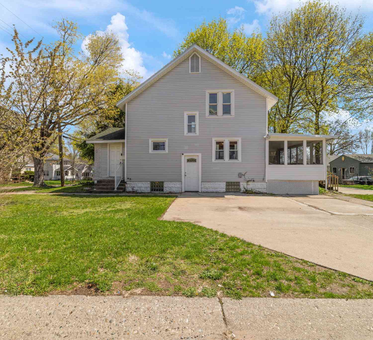 Homes For Sale - 1000 Evergreen Street<br/> Grand Rapids, MI 49507