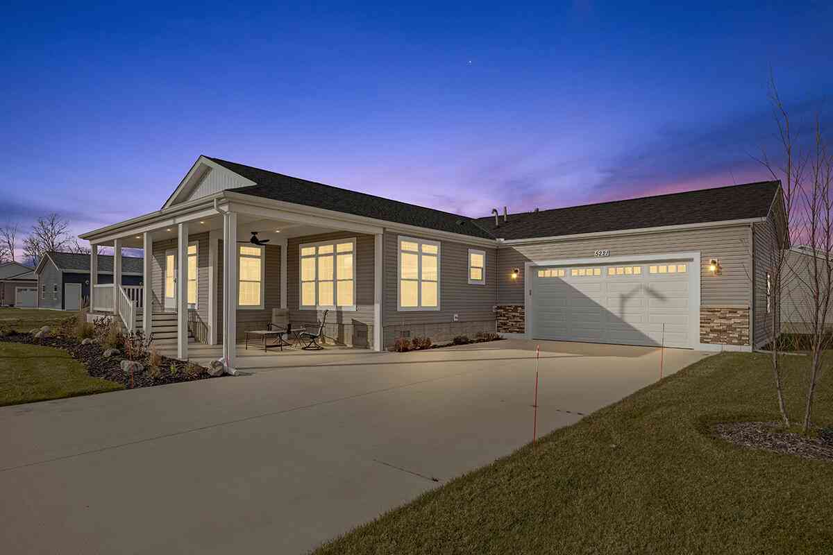 Mobile Home For Sale - 5221 Hollow Lane #170<br/> Holland, MI 49423