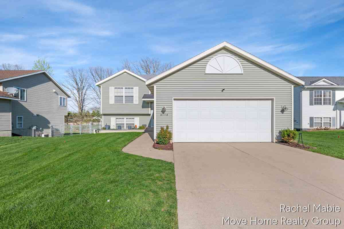Homes For Sale - 5114 Taylor Ridge Drive<br/> Grand Rapids, MI 49512