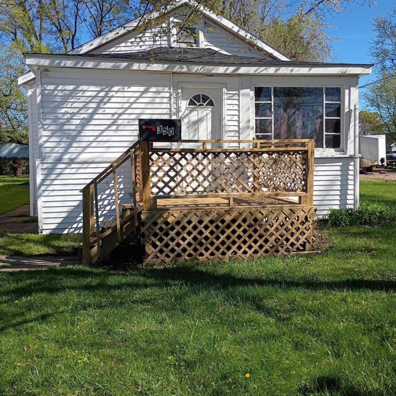 Homes For Sale - 350 Iroquois Avenue<br/> Battle Creek, MI 49015