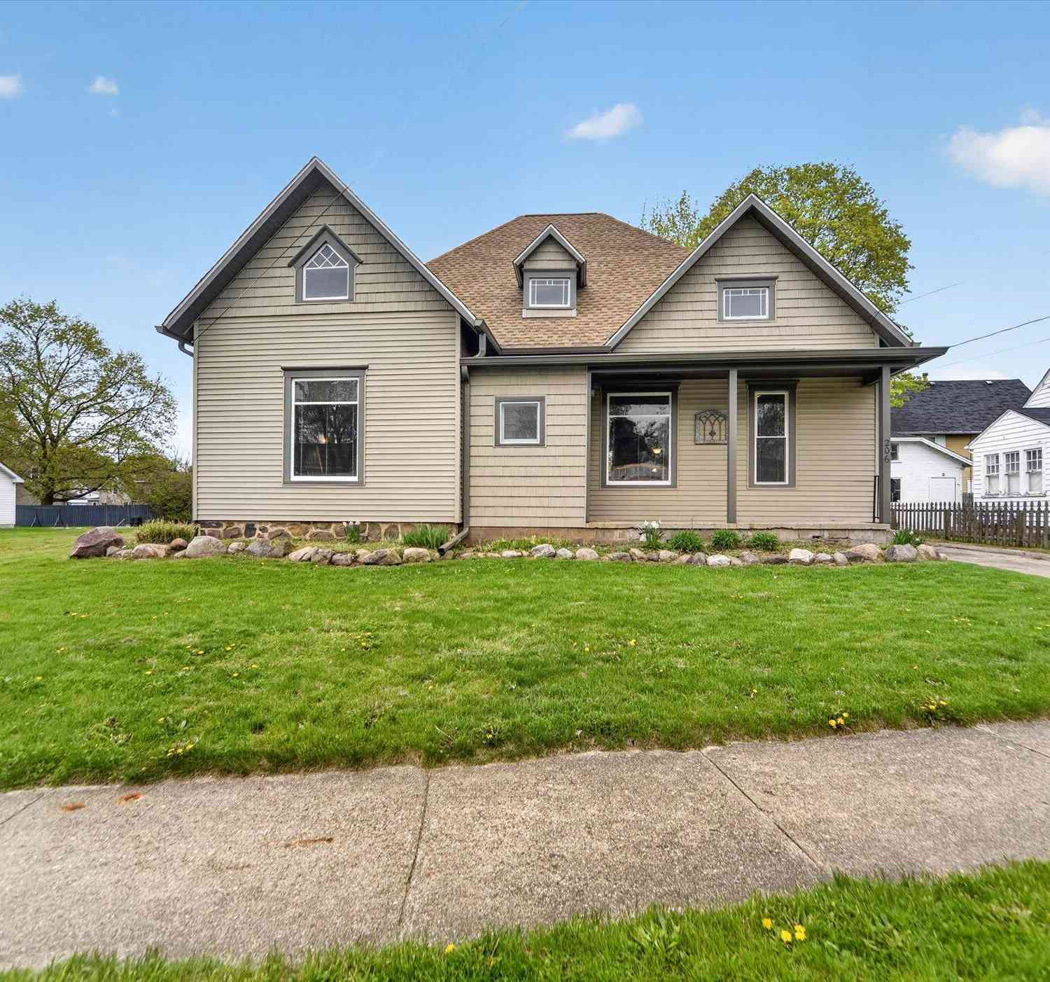 Homes For Sale - 206 Exchange Street<br/> Marshall, MI 49068
