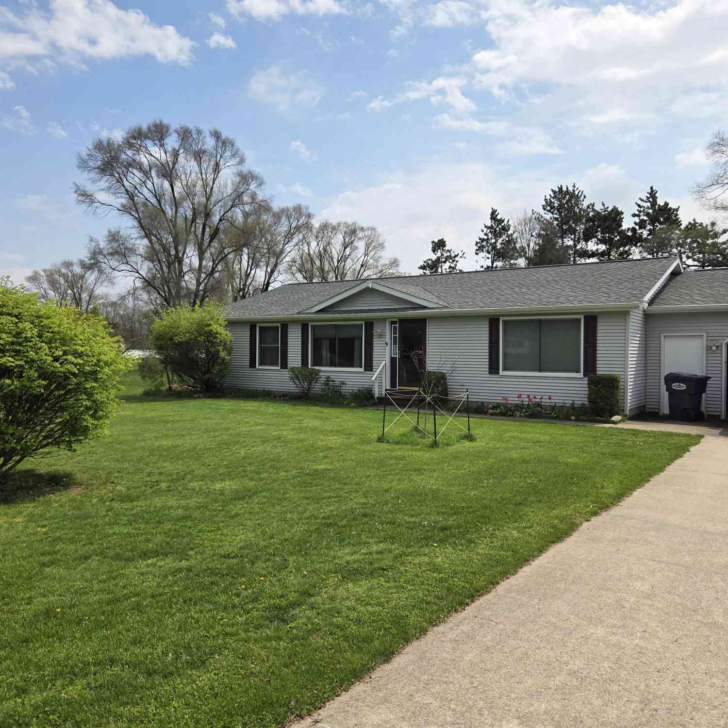Mobile Home For Sale - 34693 N Brookwood<br/> Van Buren County, Gobles, MI 49055