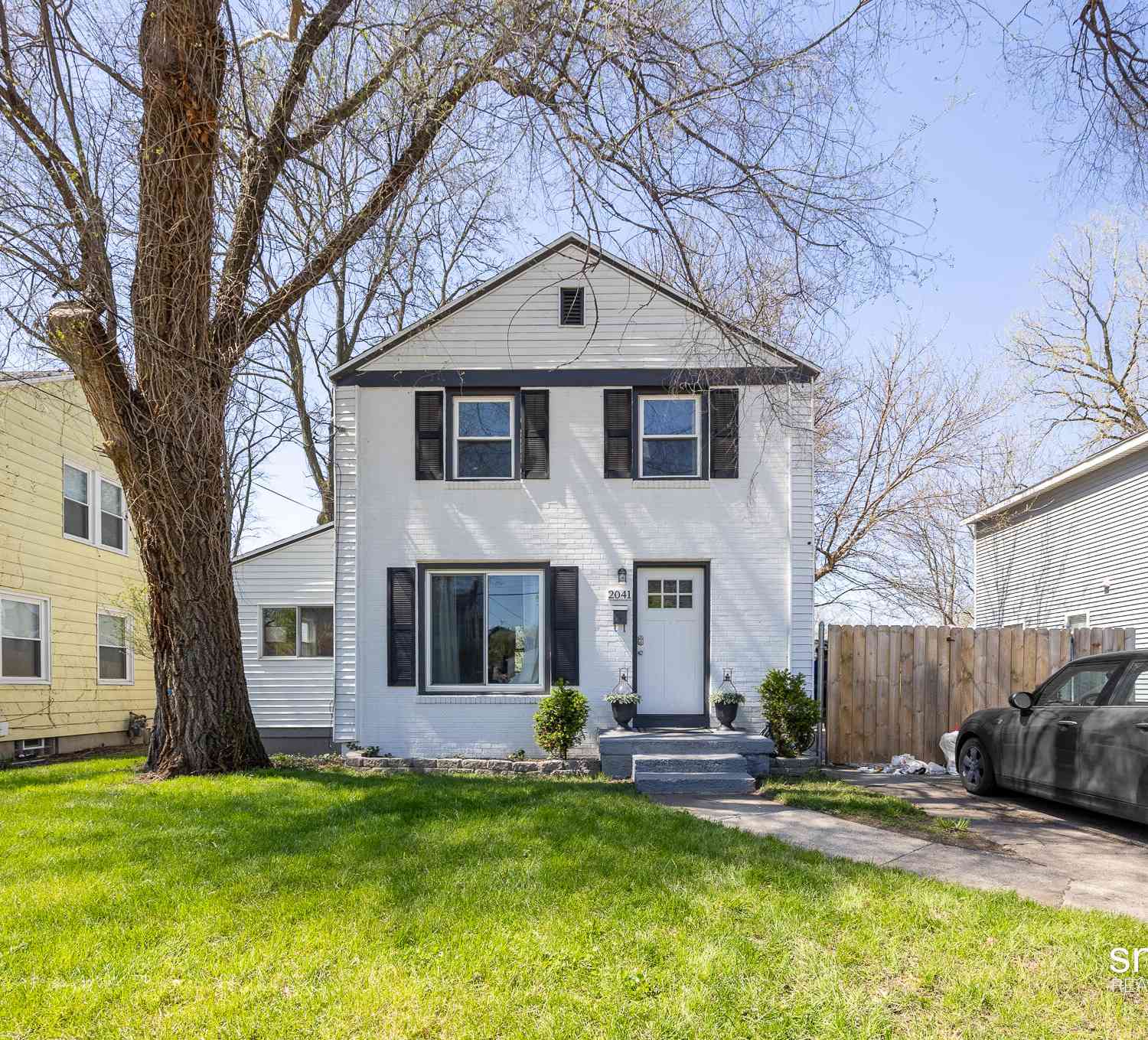 Homes For Sale - 2041 Kalamazoo Avenue<br/> Grand Rapids, MI 49507
