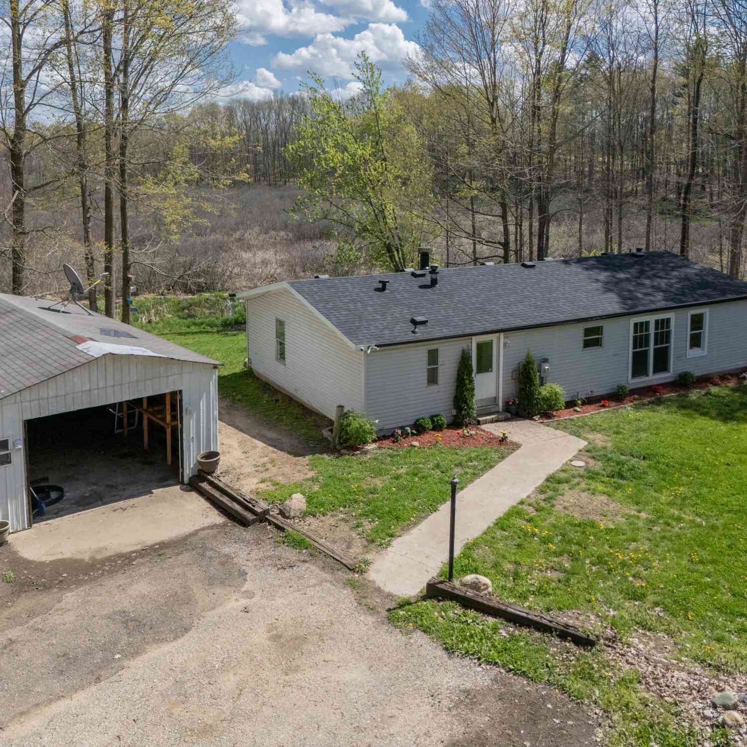 Condo For Sale - 45717 64th Avenue<br/> Van Buren County, Paw Paw, MI 49079