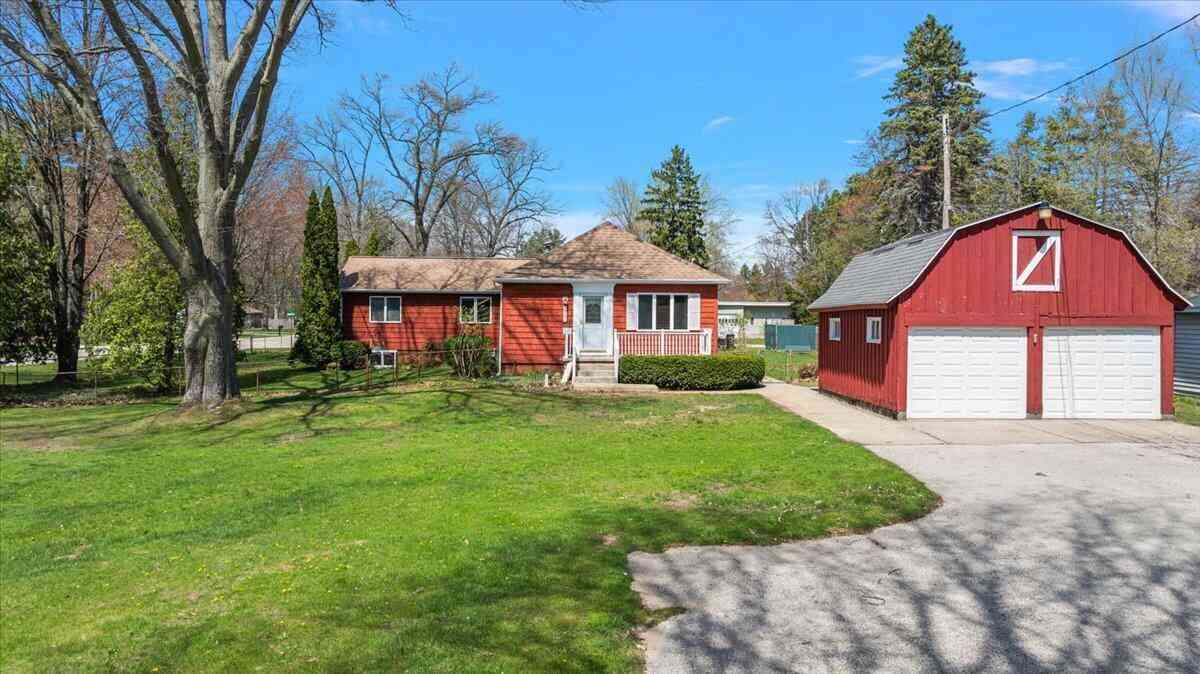 Homes For Sale - 950 W Giles Road<br/> Muskegon, MI 49445