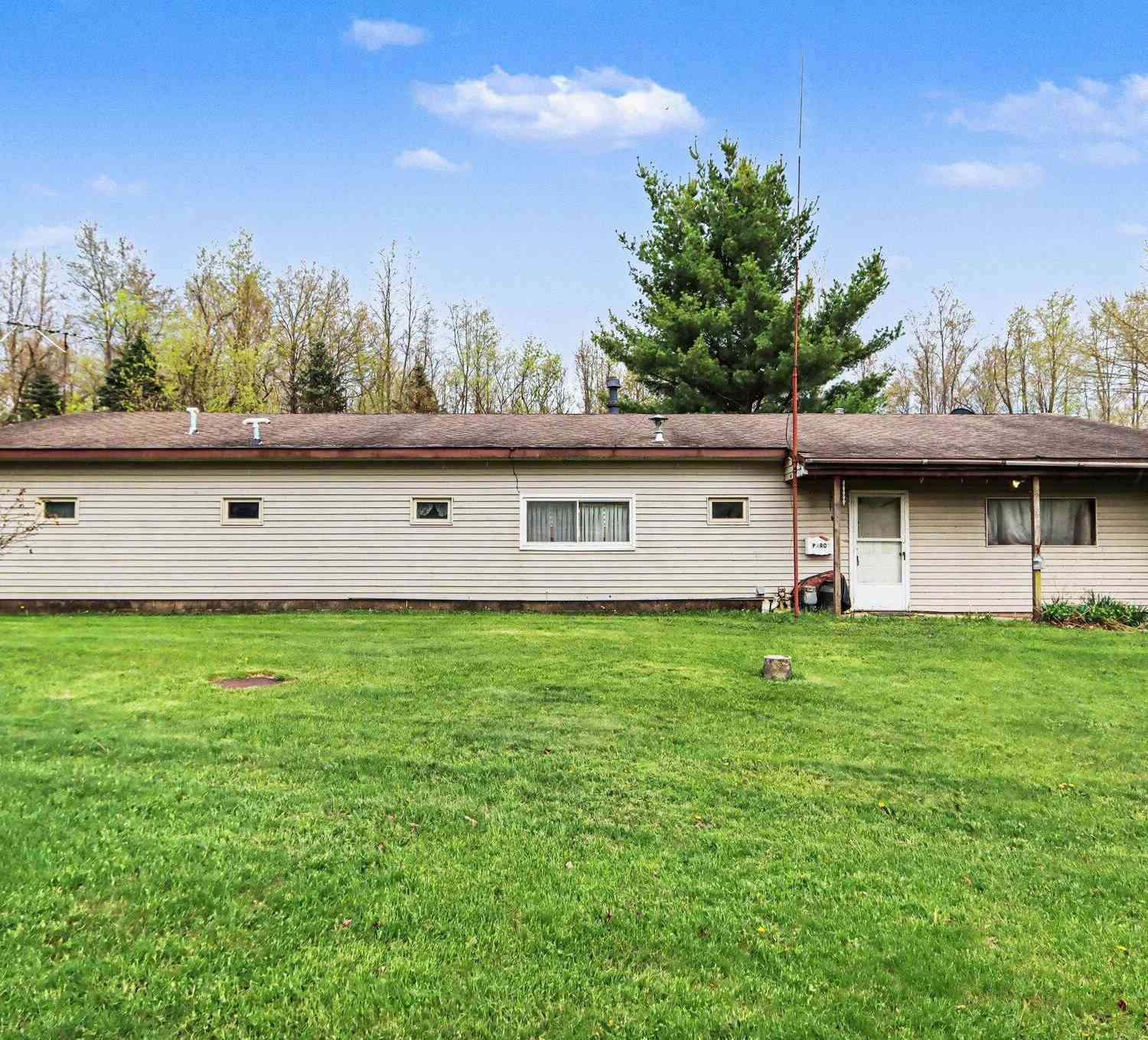 Homes For Sale - 9849 W V Avenue<br/> Kalamazoo County, Schoolcraft, MI 49087