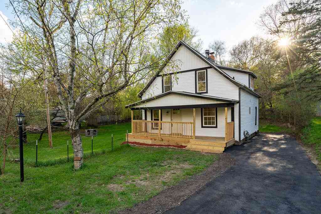 Homes For Sale - 3527 Carlton Avenue<br/> Grand Rapids, MI 49525