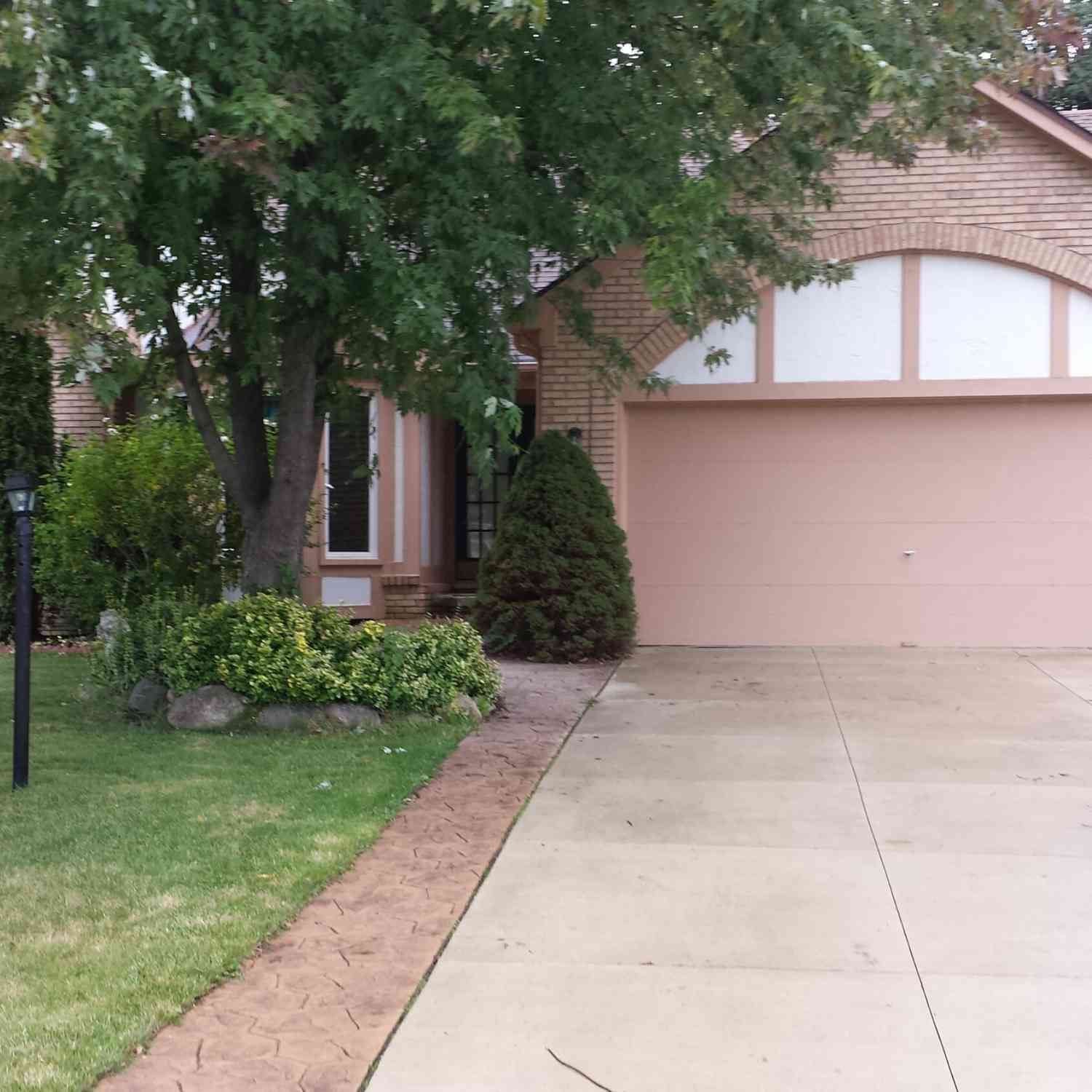 Homes For Rent - 456 Essex Drive<br/> Rochester, MI 48307