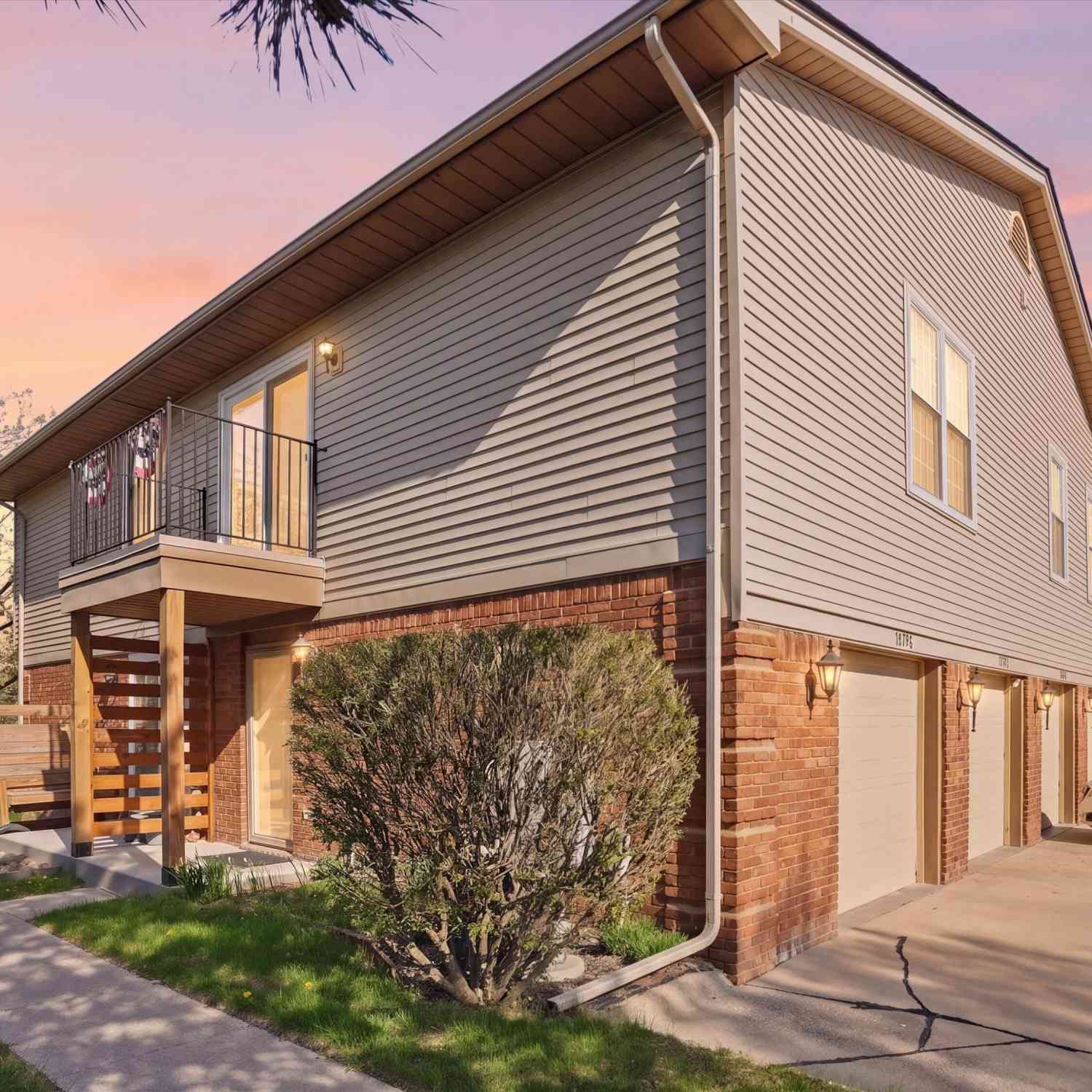 Condo For Sale - 36796 Lakeview Lane<br/> Richmond, MI 48062
