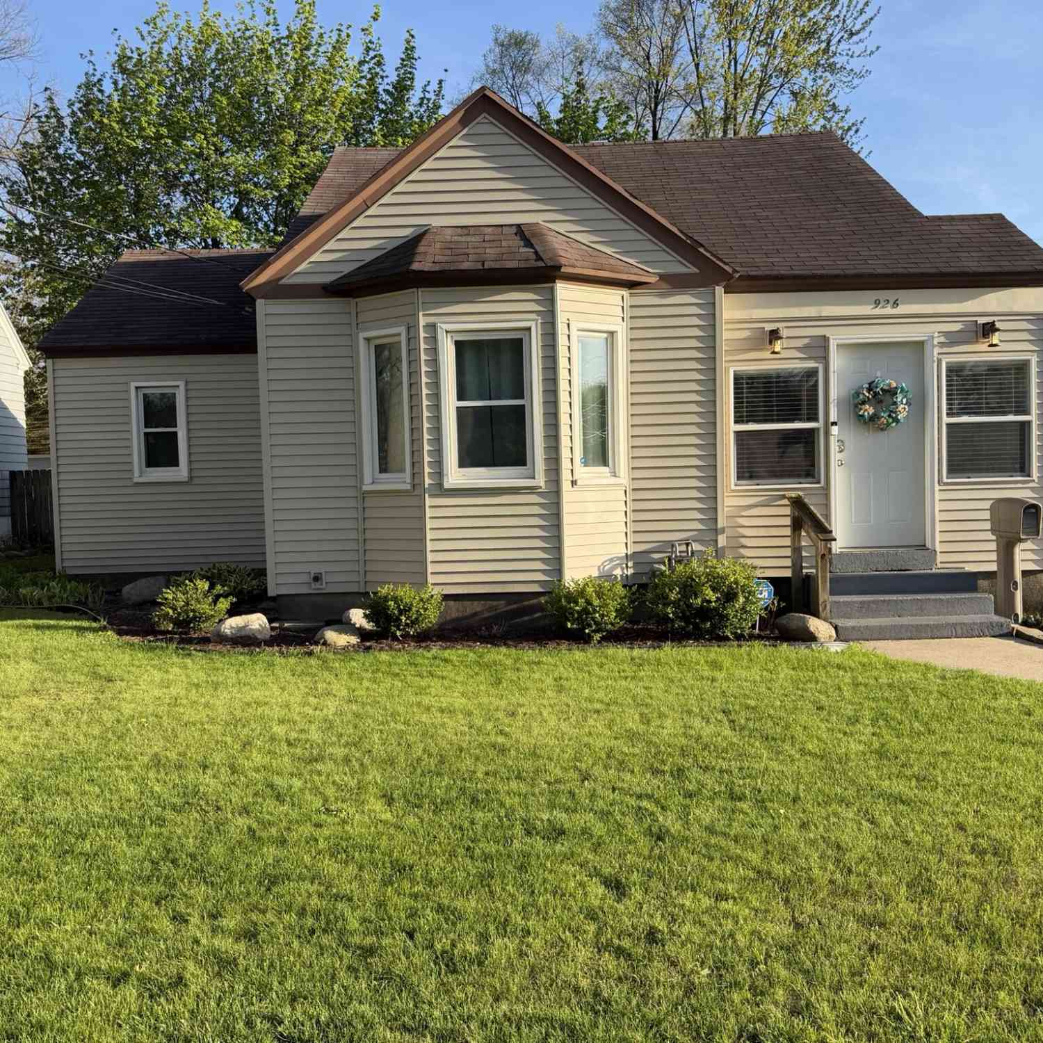 Homes For Sale - 926 N Ottillia Street<br/> Grand Rapids, MI 49507