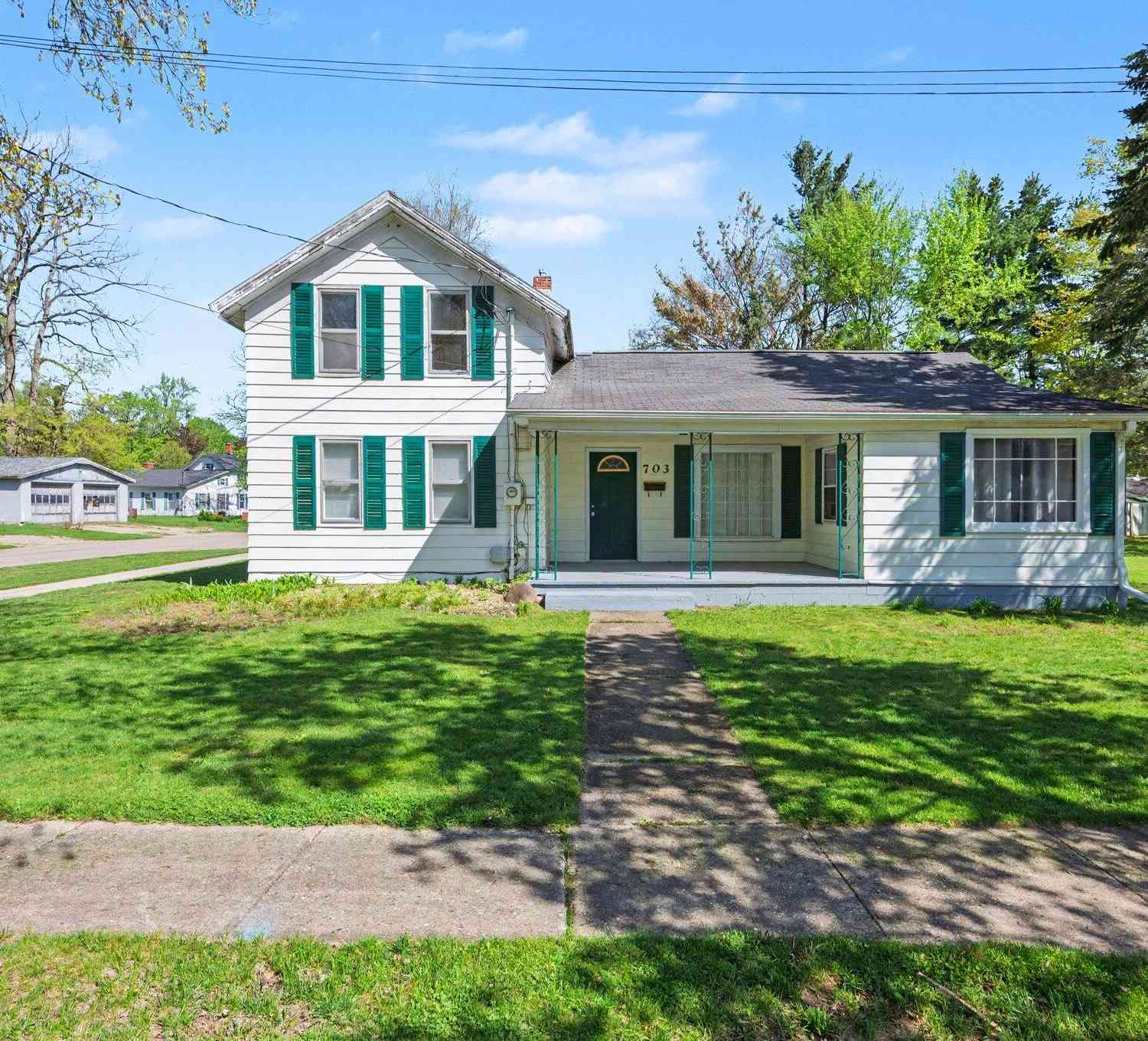 Homes For Sale - 703 Elm Street<br/> Van Buren County, Paw Paw, MI 49079