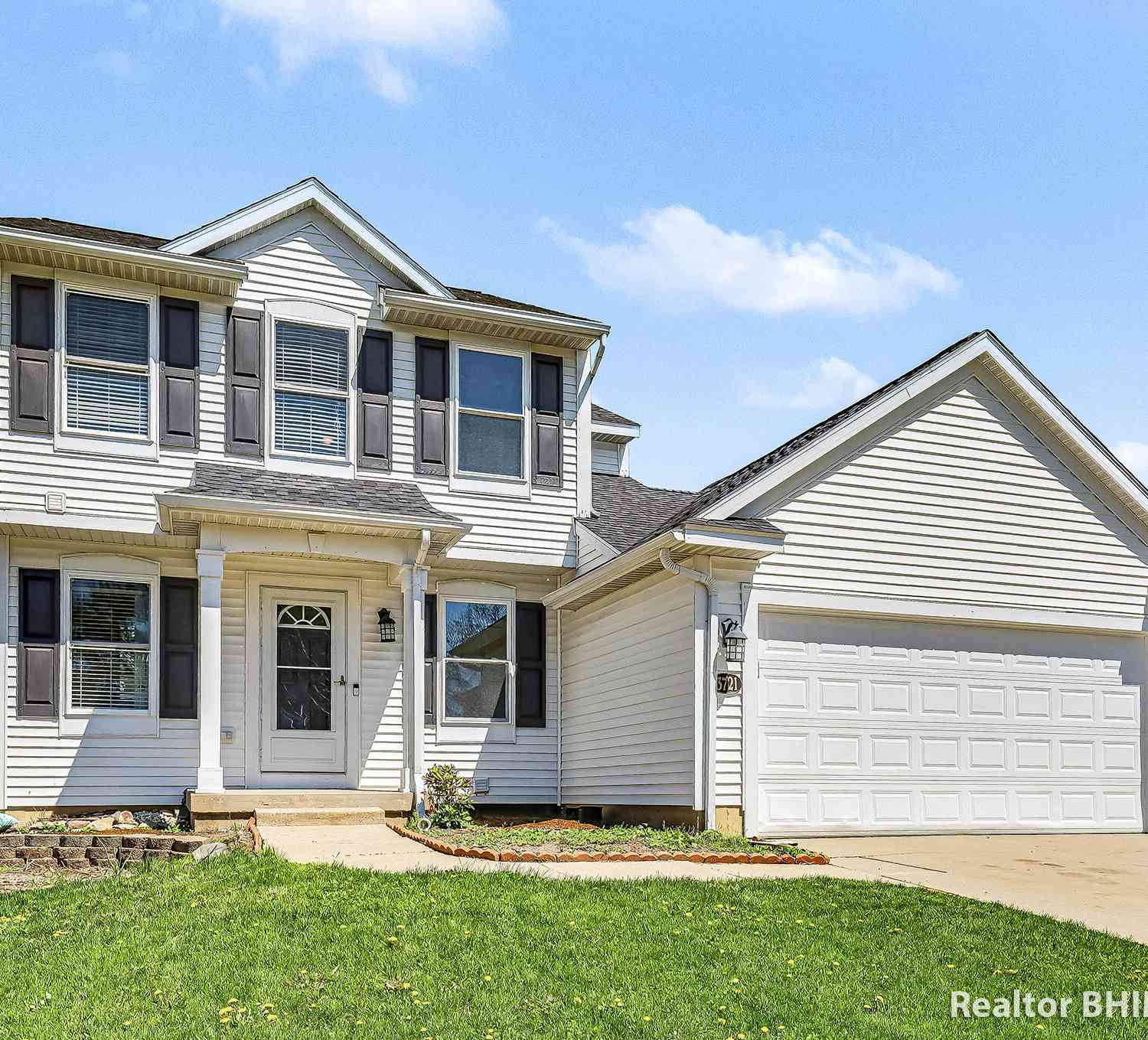 Homes For Sale - 3721 Cedar Landing Drive<br/> Grand Rapids, MI 49512