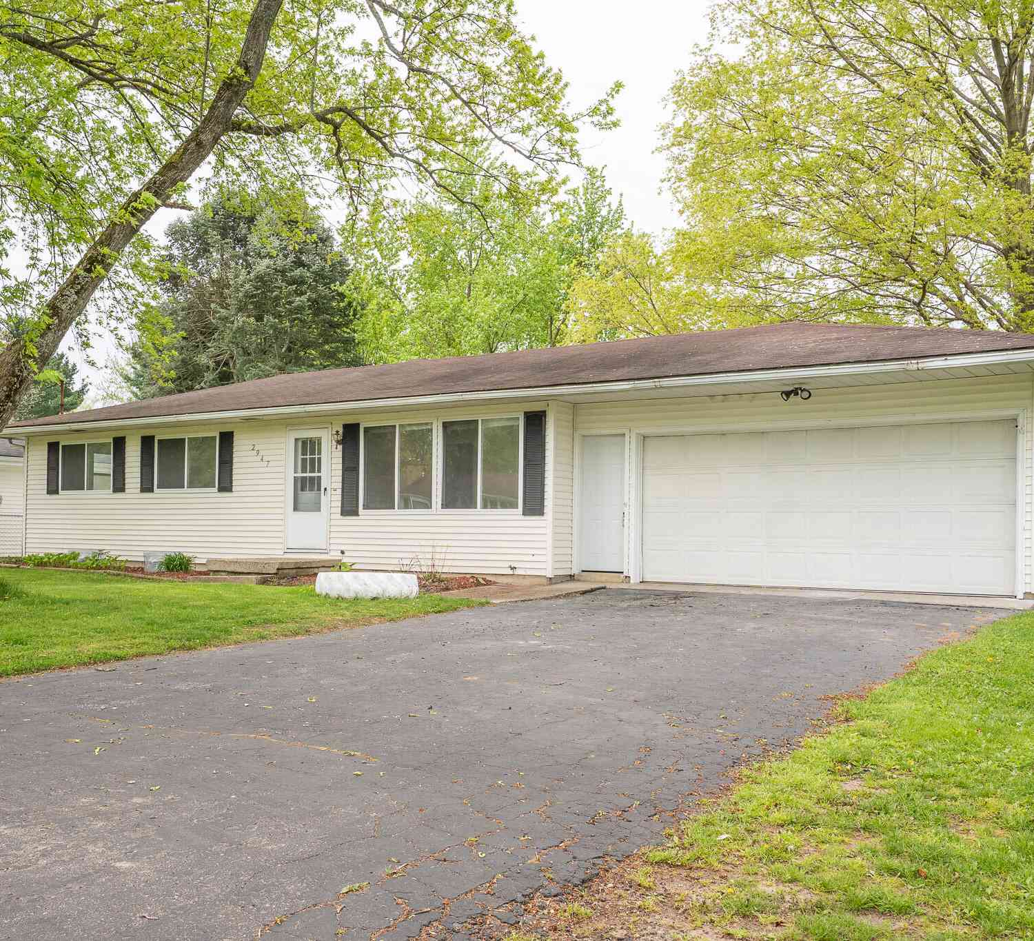Homes For Sale - 2947 Clarice Street<br/> Kalamazoo, MI 49048