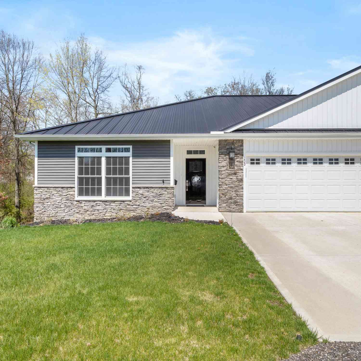 Condo For Sale - 233 Auseon Court<br/> Hillsdale County, Hillsdale, MI 49242