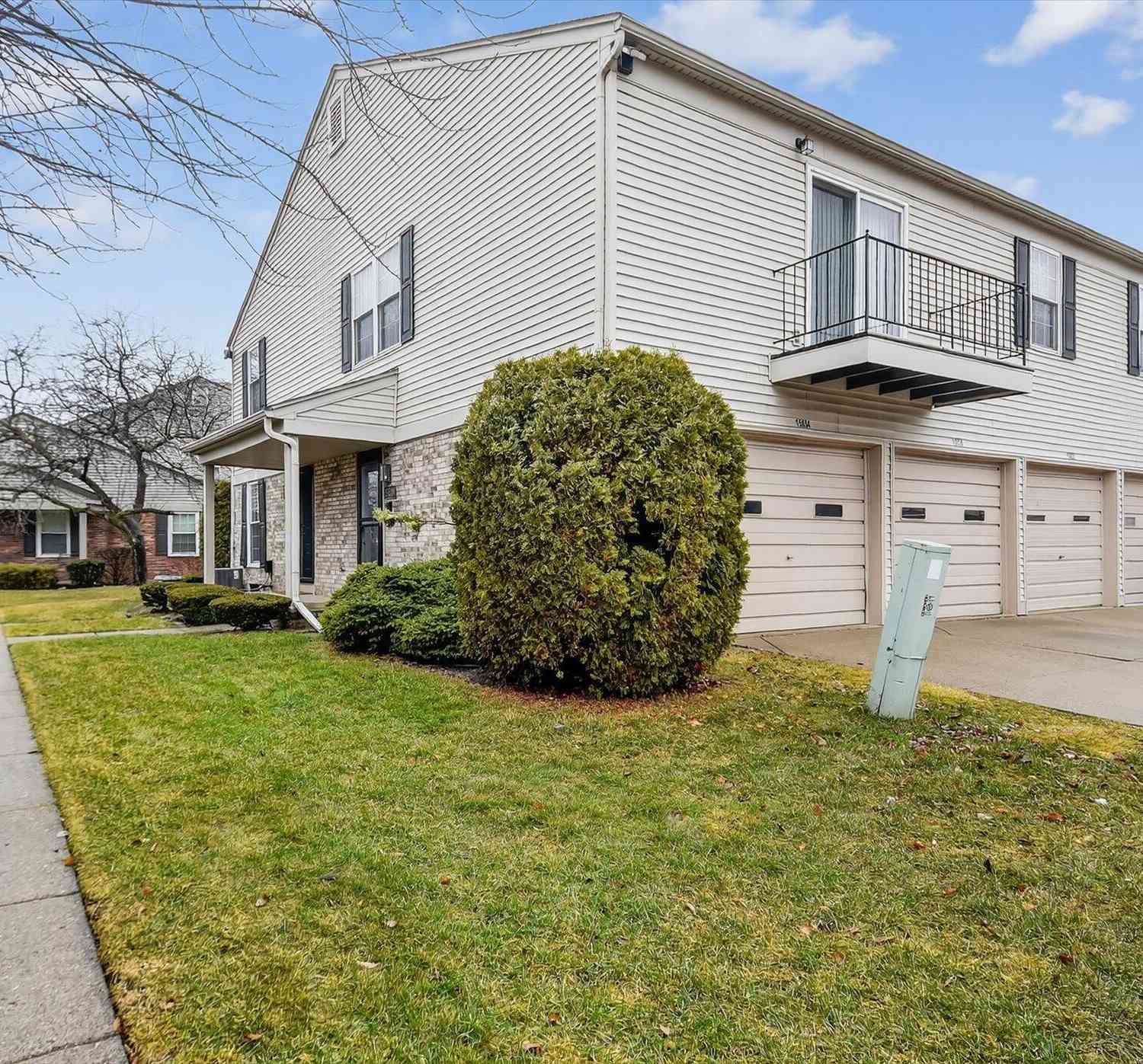Condo For Rent - 15834 N Franklin Drive<br/> Macomb County, Clinton Twp, MI 48038