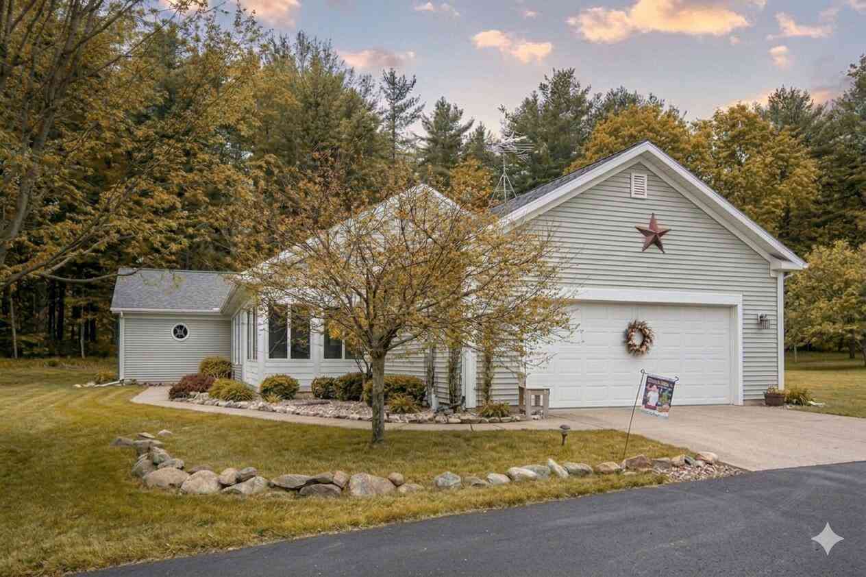 Homes For Sale - 9131 N 42nd Street<br/> Hickory Corners, MI 49060