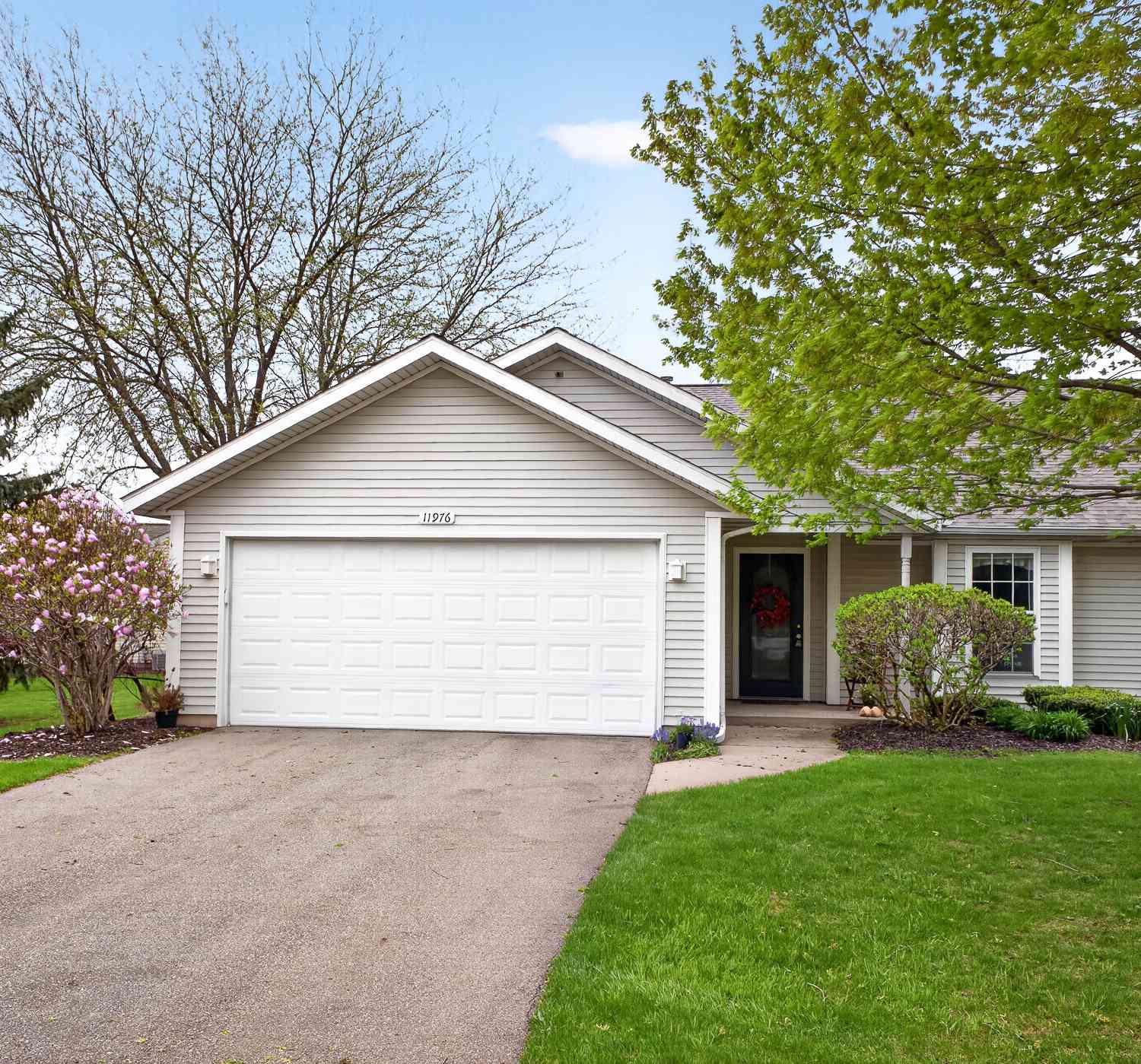 Condo For Sale - 11976 Willow Wood<br/> Holland, MI 49424