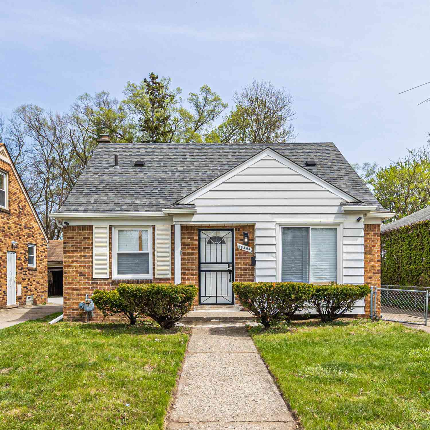Homes For Sale - 18484 Warwick Street<br/> Wayne County, Detroit, MI 48219