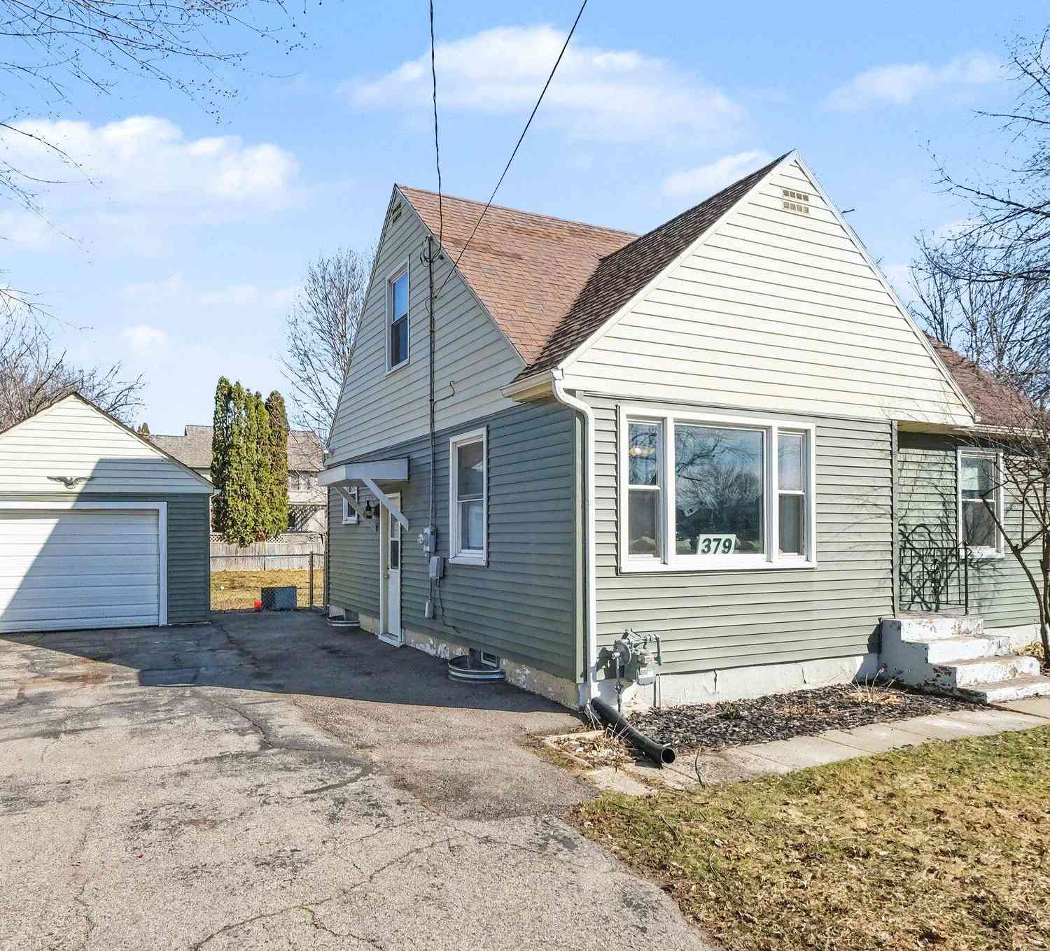 Homes For Sale - 379 E Muskegon Street<br/> Cedar Springs, MI 49319