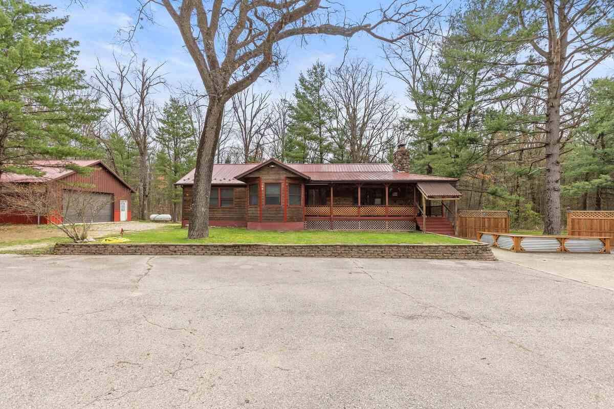 Homes For Sale - 8462 Loveless Drive<br/> Montcalm County, Howard City, MI 49329